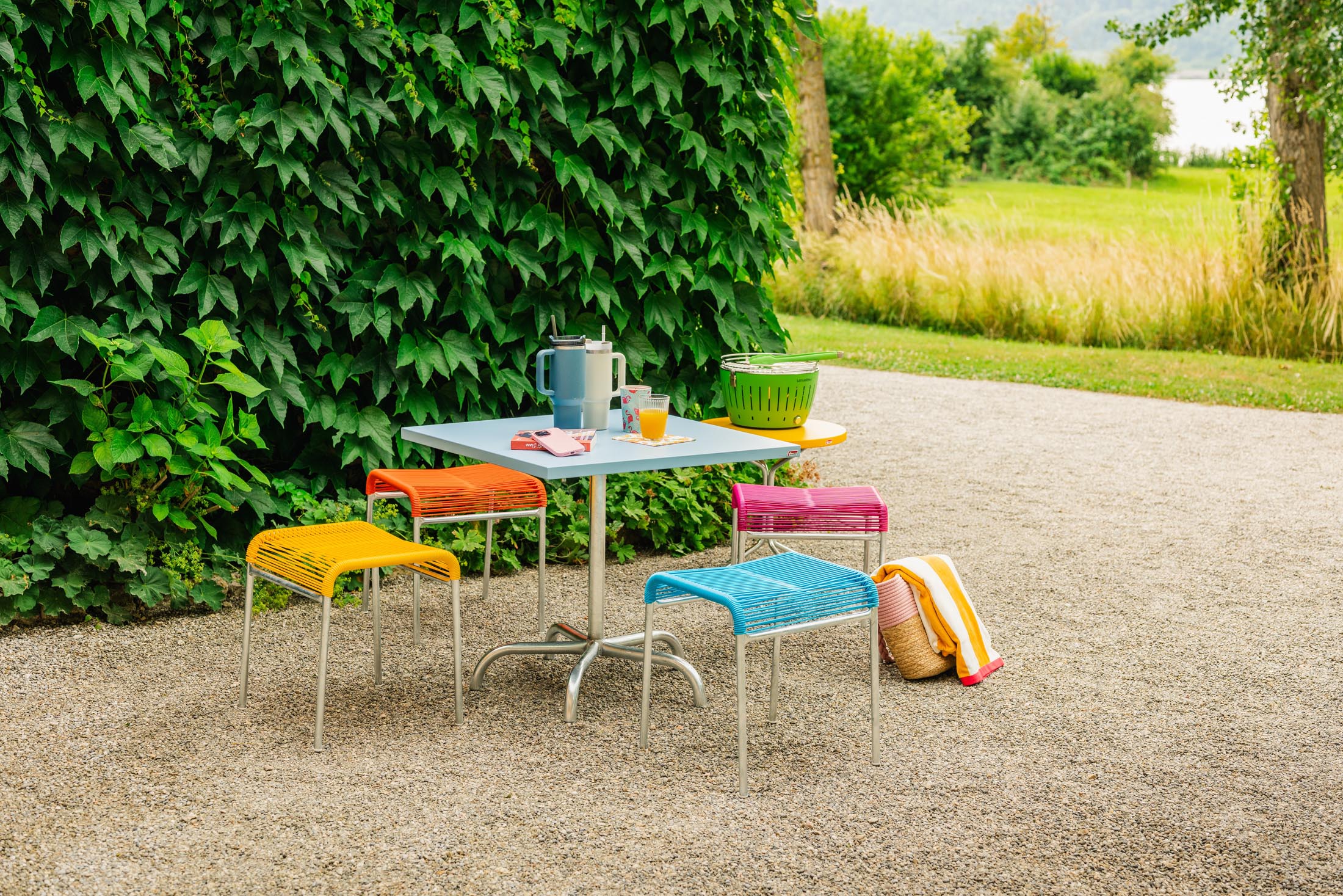 Hochwertiger, wetterfester Säntis Metall-Gartentisch 70x70 cm, klappbar, stabil, pflegeleicht, ideal für Garten, Balkon oder Terrasse, mit Schweizer Qualität.