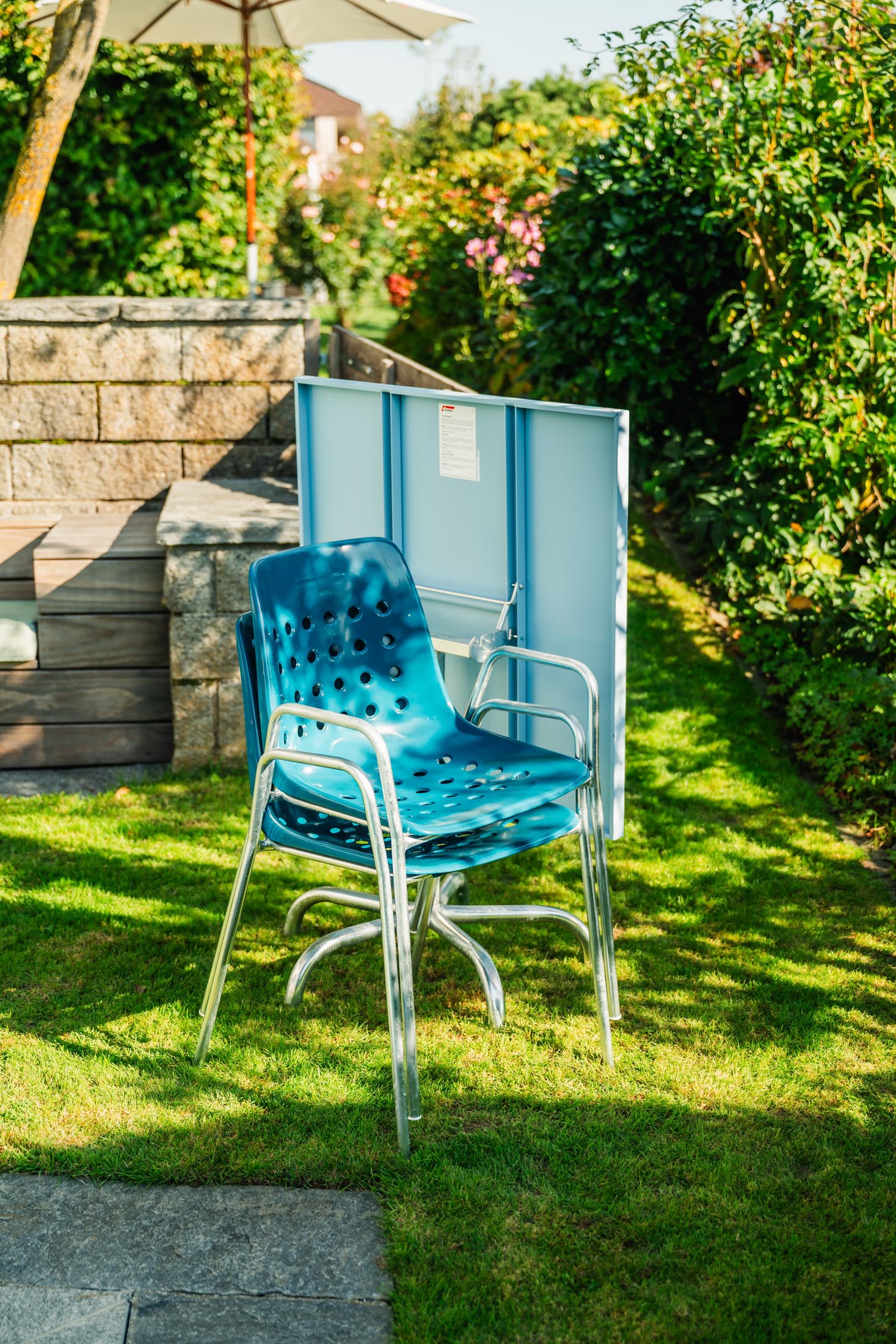 Hochwertiger Säntis Metall-Gartentisch 70x70 cm, klappbar, wetterfest, rostfrei, pflegeleicht, modernes Design, Schweizer Qualität – ideal für Garten, Balkon oder Terrasse.