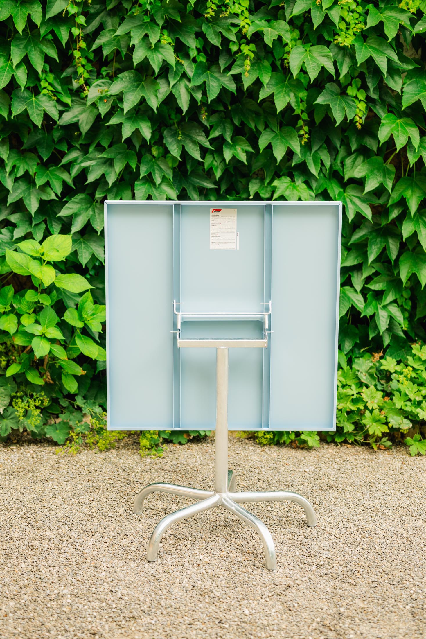 Hochwertiger Säntis Metall-Gartentisch 70x70 cm, klappbar, wetterfest, stabil, pflegeleicht, modernes Design, Schweizer Qualität – ideal für Garten, Balkon und Terrasse.