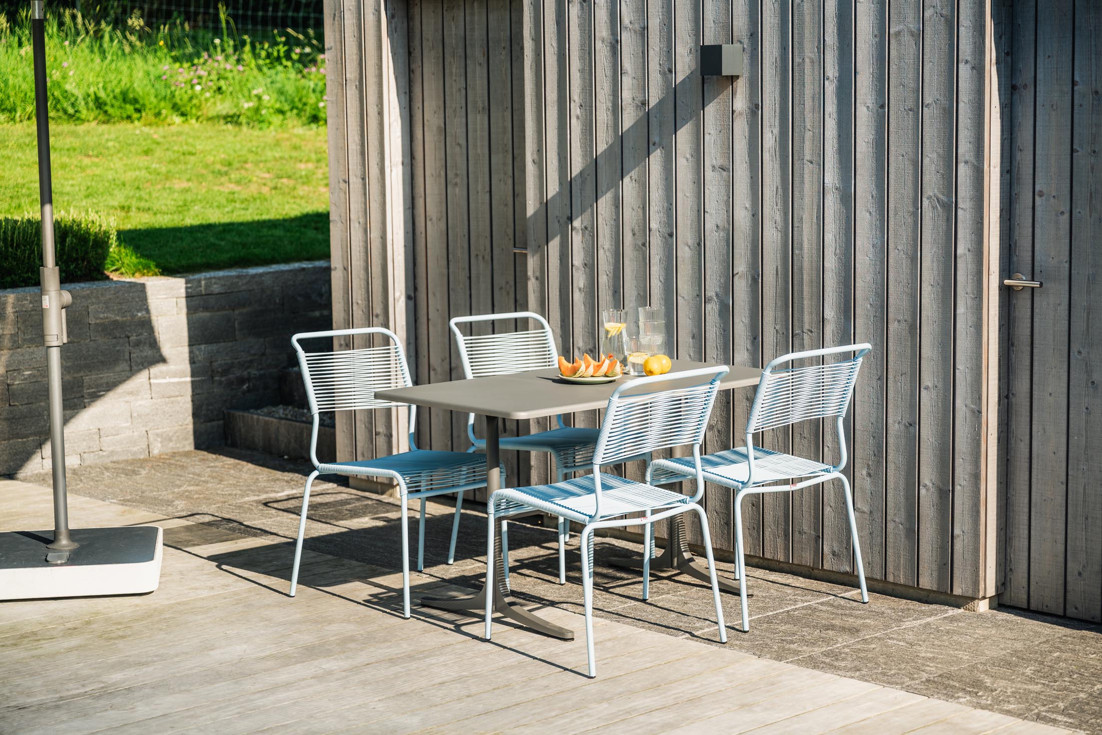 Schaffhausen Glasfaser-Gartentisch 120x70 klappbar in Alusilber präsentiert im Onlineshop von KAQTU Design AG. Gartentisch ist von Schaffner