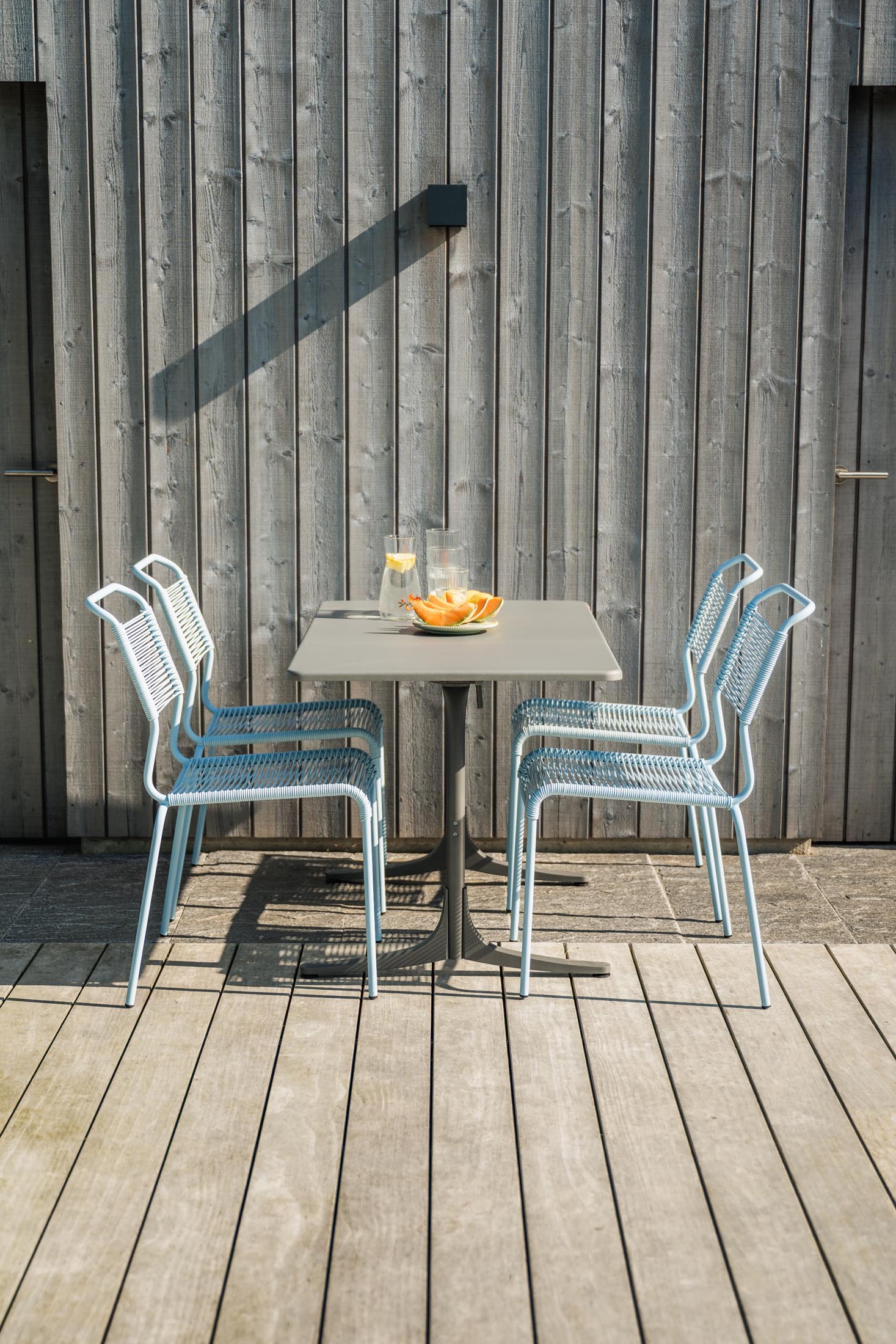 Moderner, wetterfester Glasfaser-Gartentisch 120x70 cm, klappbar, UV-beständig, langlebig, Schweizer Qualität – ideal für Balkon, Terrasse oder Garten.