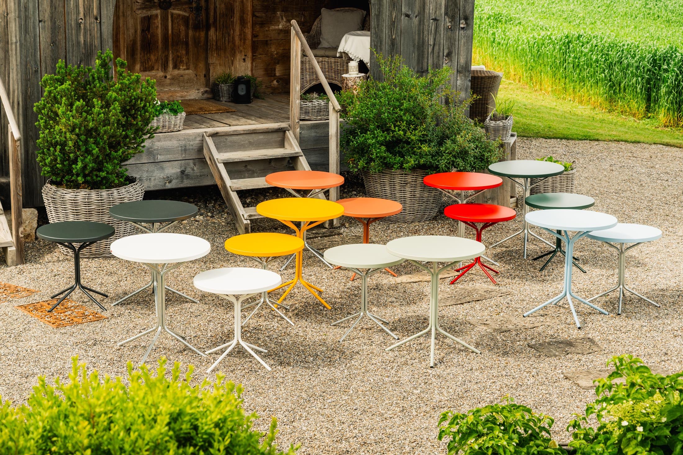 Hochwertiger PIX Metall-Gartentisch ø60/70cm, wetterfest, leicht zu montieren, langlebig, UV-beständig, ideal für Balkon, Terrasse und Garten.