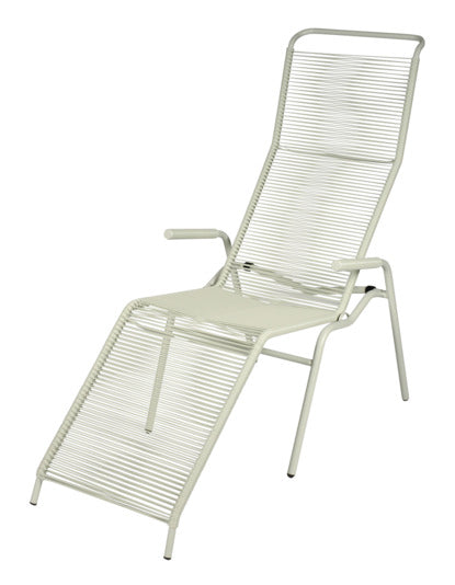 Eleganter Säntis Spaghetti Liegestuhl von Schaffner, wetterfest, robust und bequem. Ideal für Garten, Balkon oder Terrasse – Schweizer Qualität.
