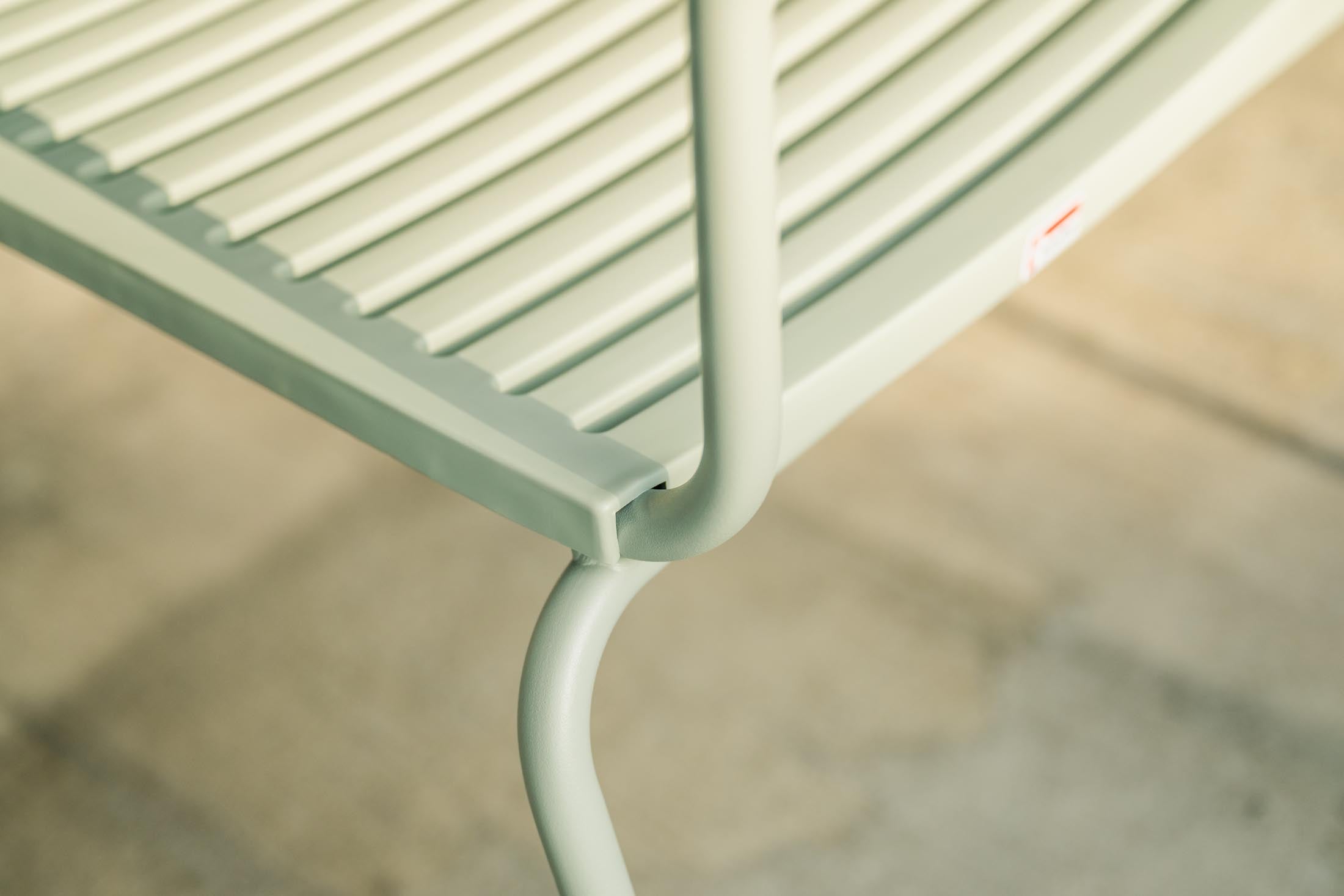 Moderner Bodensee Lamello-Gartenstuhl ohne Armlehne aus Schweizer Handwerkskunst, wetterfest, langlebig, pflegeleicht und in vielfältigen Farben für Ihren Außenbereich.