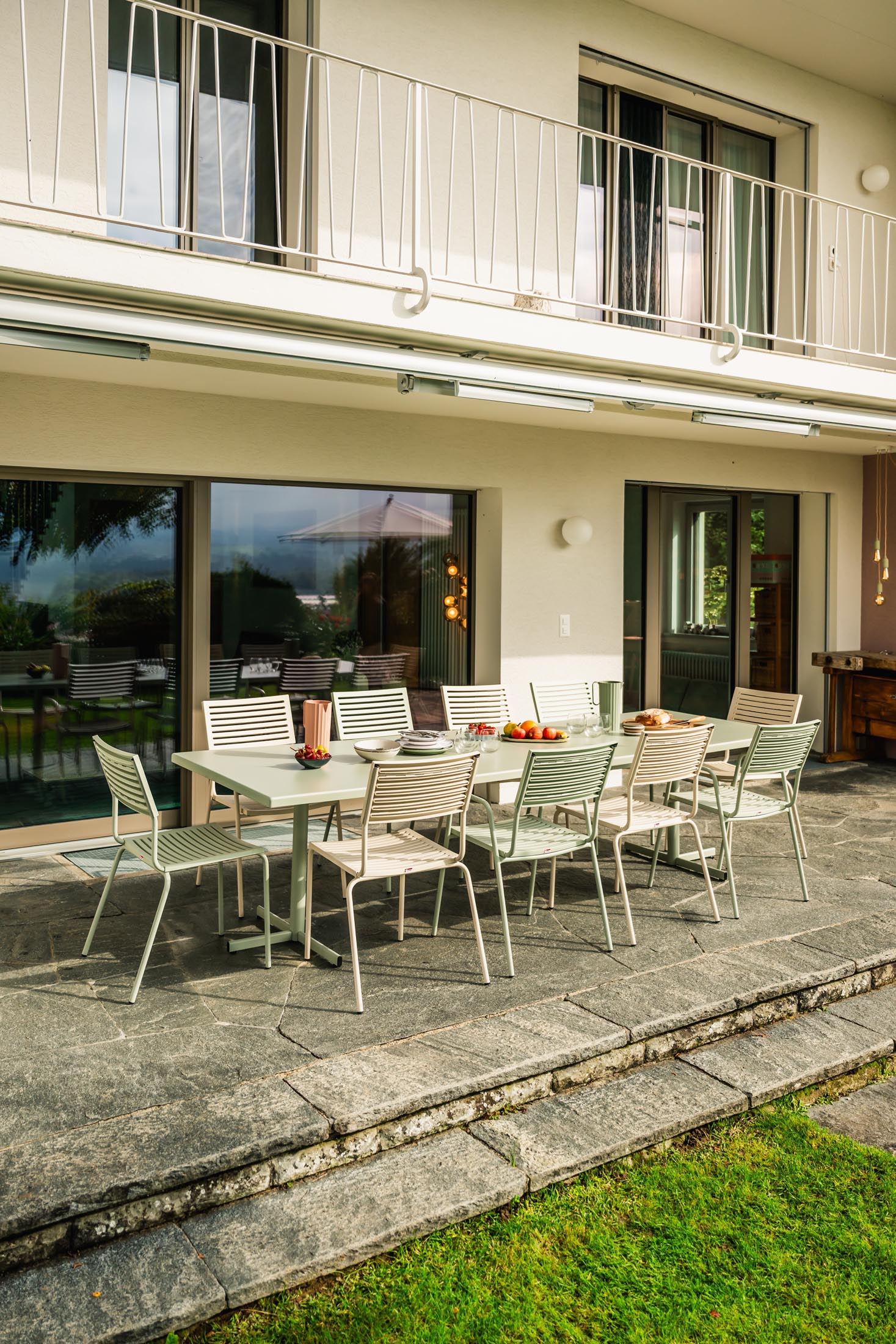 Bodensee Lamello-Gartenstuhl ohne Armlehne in Pastellgrün präsentiert im Onlineshop von KAQTU Design AG. Gartenstuhl ist von Schaffner