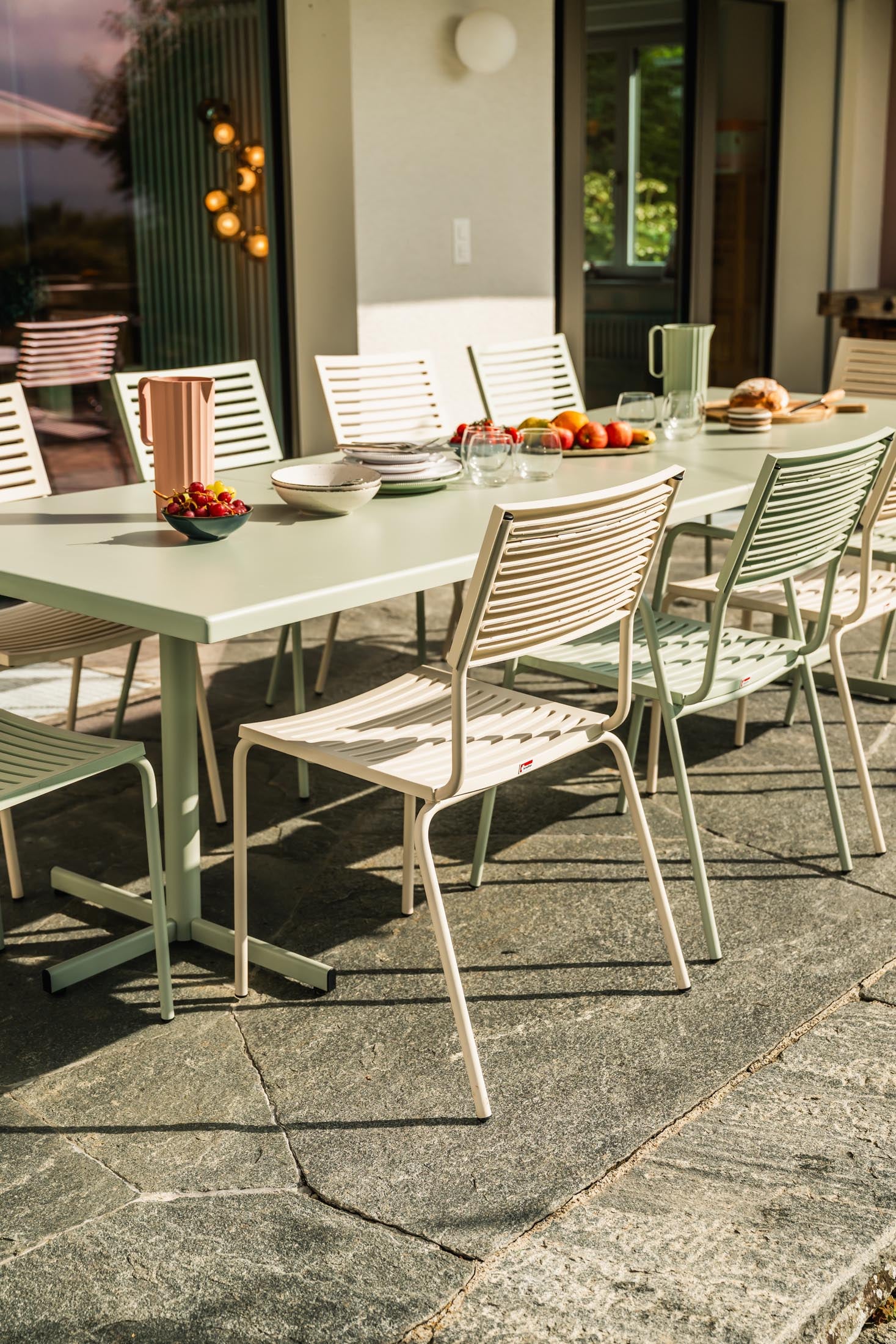 Bodensee Lamello-Gartenstuhl ohne Armlehne in Pastellgrün präsentiert im Onlineshop von KAQTU Design AG. Gartenstuhl ist von Schaffner