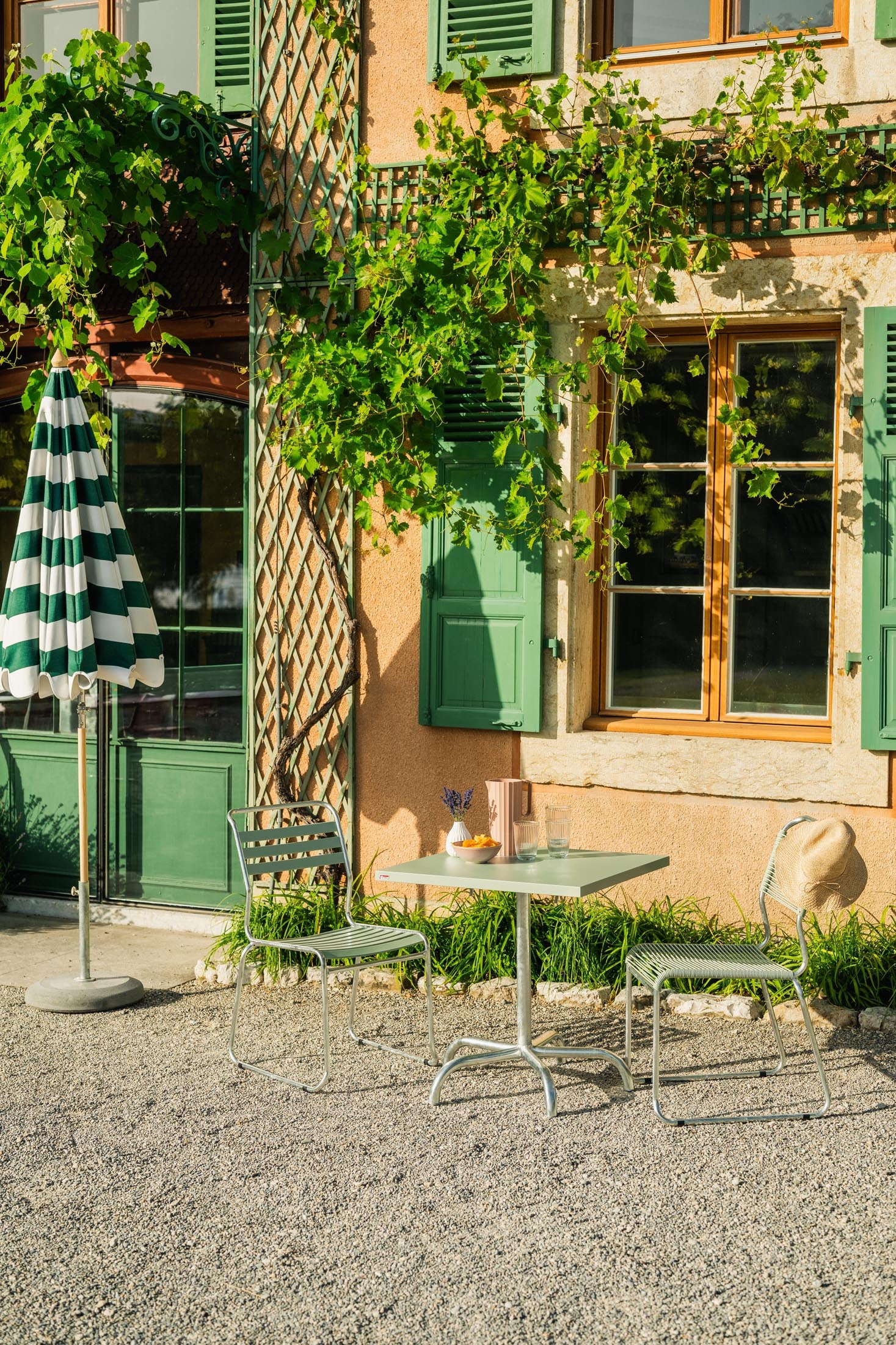 Schaffner Säntis Lättli-Gartenstuhl ohne Armlehne, wetterfestes, nachhaltiges Design aus recycelbaren Materialien, perfekt für Terrasse, Balkon und Garten.