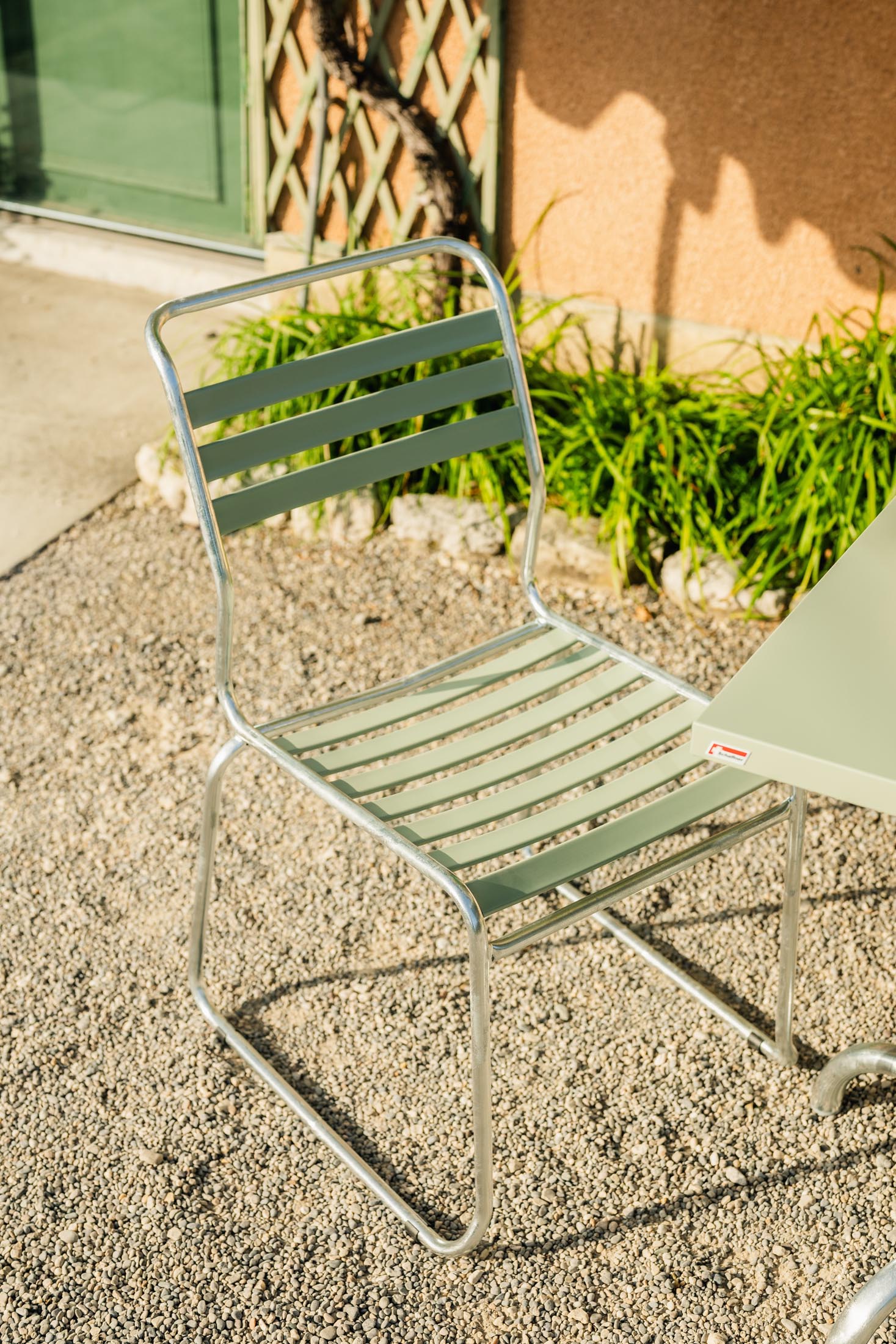 Schaffner Säntis Lättli-Gartenstuhl ohne Armlehne, wetterfestes und nachhaltiges Design aus recycelbaren Materialien, ideal für Terrasse, Balkon und Garten.