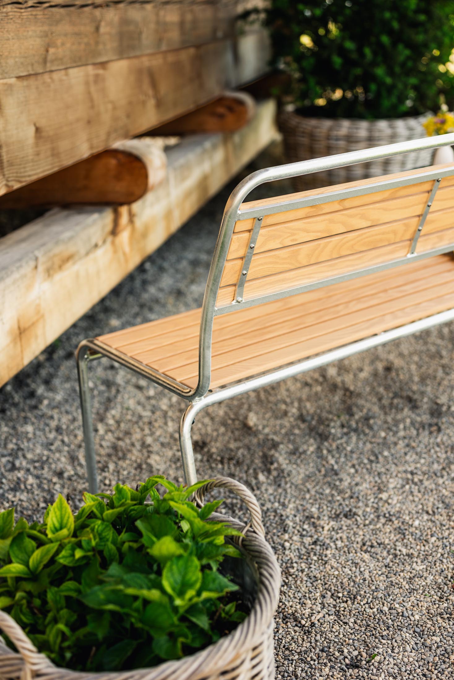 Rigi Holzlatten-3er-Gartenbank ohne Armlehne in Natur geölt  präsentiert im Onlineshop von KAQTU Design AG. Gartenbank ist von Schaffner
