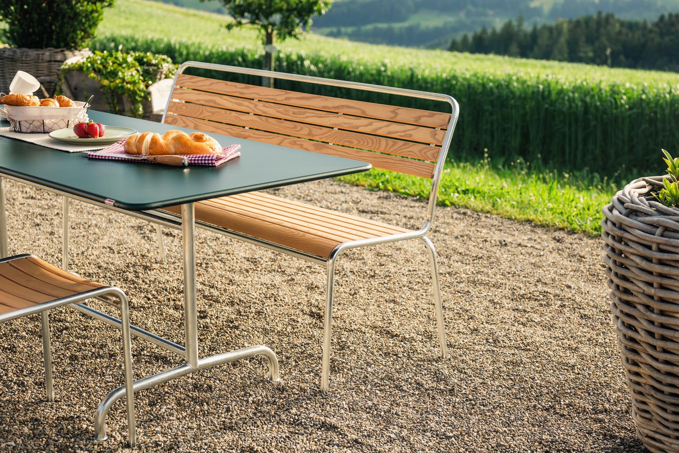Rigi Holzlatten-3er-Gartenbank ohne Armlehne in Natur geölt  präsentiert im Onlineshop von KAQTU Design AG. Gartenbank ist von Schaffner