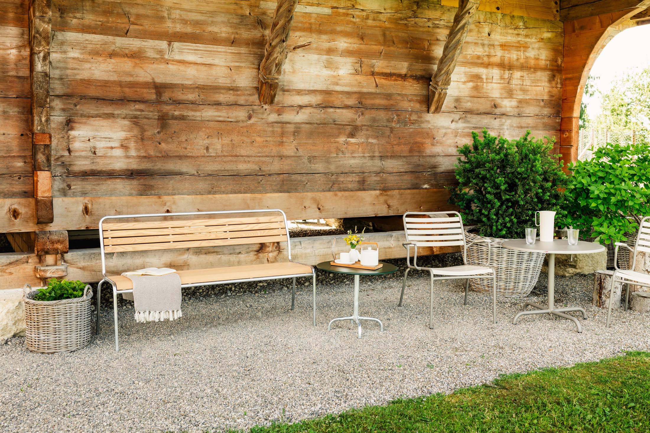 Rigi Holzlatten-3er-Gartenbank ohne Armlehne in Natur geölt  präsentiert im Onlineshop von KAQTU Design AG. Gartenbank ist von Schaffner