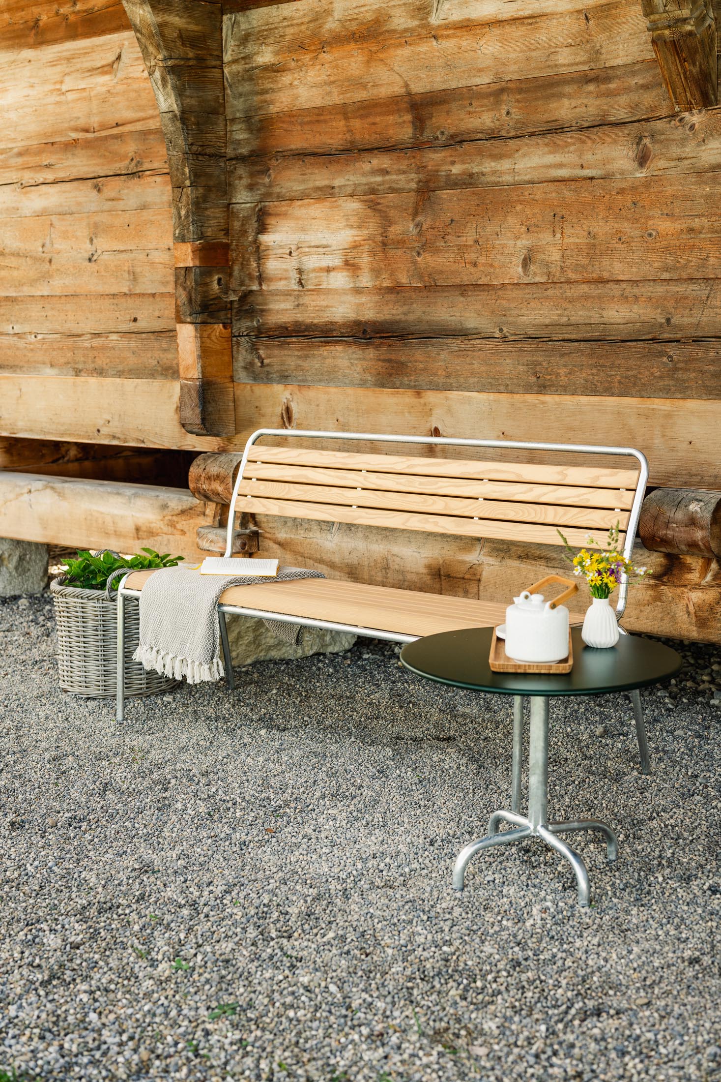 Rigi Holzlatten-3er-Gartenbank ohne Armlehne in Natur geölt  präsentiert im Onlineshop von KAQTU Design AG. Gartenbank ist von Schaffner