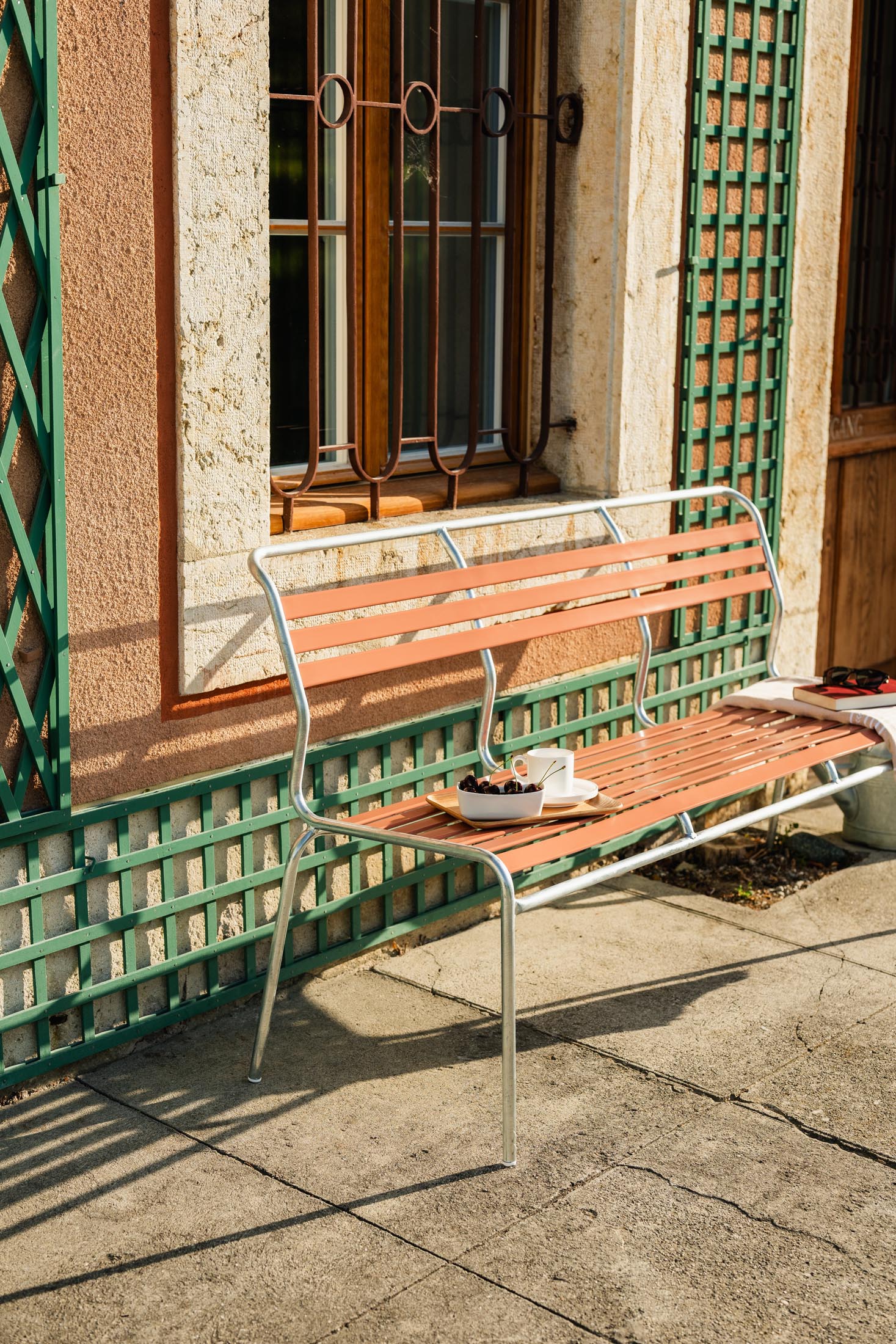 Schaffner Säntis Lättli-3er Gartenbank ohne Armlehne, wetterfest, robustes Metallgestell, recyceltes OceanYarn®, modernes Design, ideal für Garten & Terrasse.