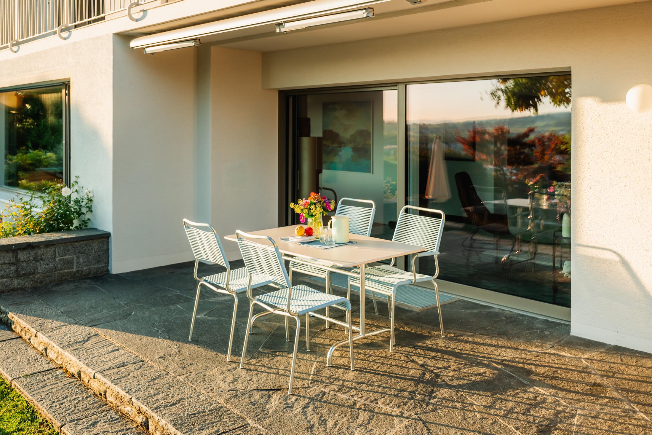 Hochwertiger Rigi Spaghetti-Gartenstuhl ohne Armlehne, wetterfest, langlebig, komfortabel, nachhaltiges Schweizer Design, perfekt für Garten, Terrasse und Outdoor.