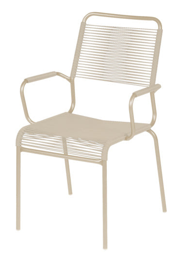 Rigi Spaghetti-Gartenstuhl mit Armlehne Comfort in Pastellsand präsentiert im Onlineshop von KAQTU Design AG. Gartenstuhl mit Armlehnen ist von Schaffner