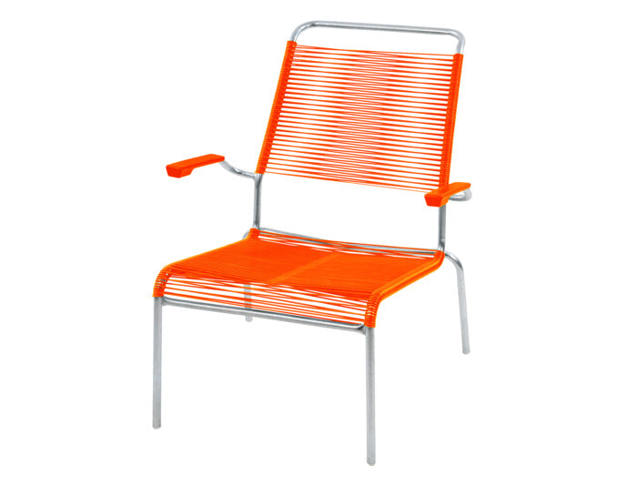 Säntis Lounger Spaghetti mit Armlehne Hochlehner in Orange / Feuerverzinkt präsentiert im Onlineshop von KAQTU Design AG. Outdoor-Sessel mit Armlehnen ist von Schaffner