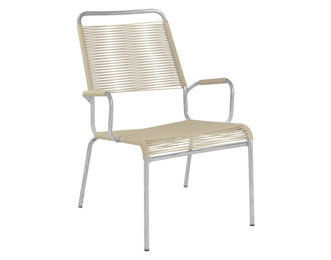 Rigi Spaghetti-Salonsessel  mit Armlehne in Pastellbraun präsentiert im Onlineshop von KAQTU Design AG. Gartenstuhl mit Armlehnen ist von Schaffner