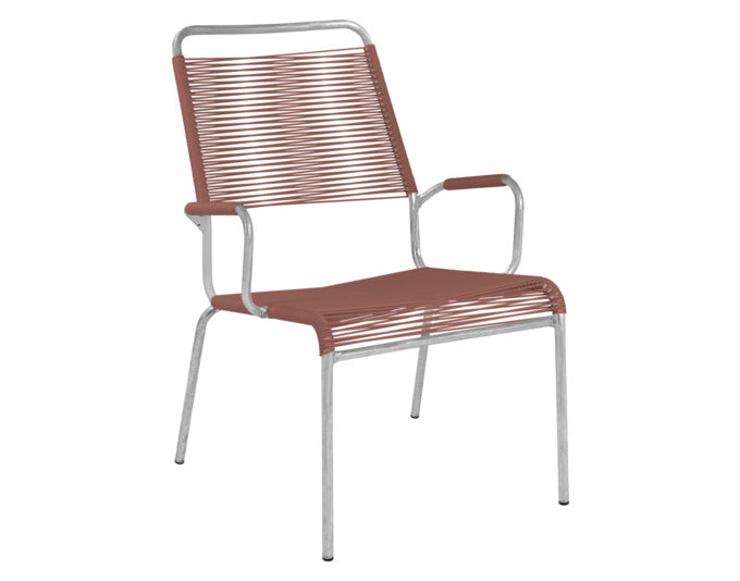 Rigi Spaghetti-Salonsessel  mit Armlehne in Pastellterracotta präsentiert im Onlineshop von KAQTU Design AG. Gartenstuhl mit Armlehnen ist von Schaffner