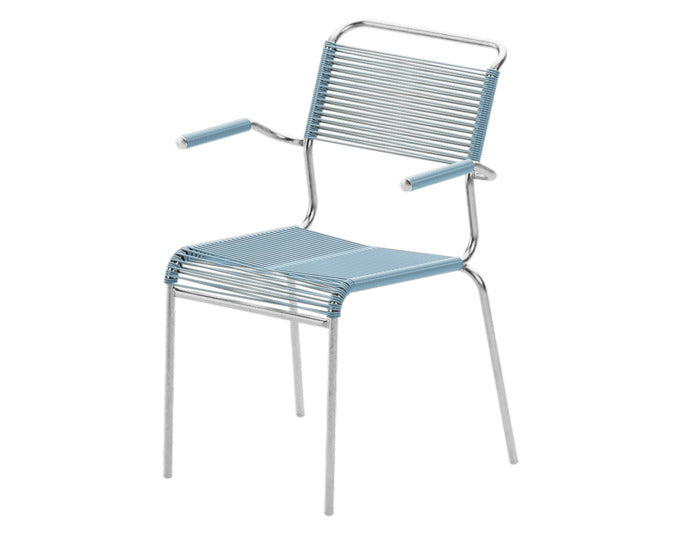Säntis Spaghetti-Gartenstuhl mit Armlehne in Pastellblau / Feuerverzinkt präsentiert im Onlineshop von KAQTU Design AG. Gartenstuhl mit Armlehnen ist von Schaffner
