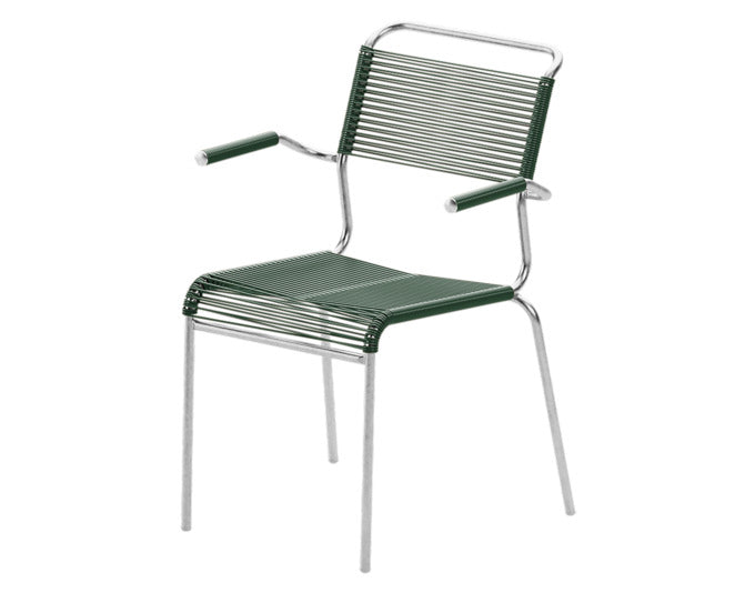 Säntis Spaghetti-Gartenstuhl mit Armlehne in Tannengrün / Feuerverzinkt präsentiert im Onlineshop von KAQTU Design AG. Gartenstuhl mit Armlehnen ist von Schaffner