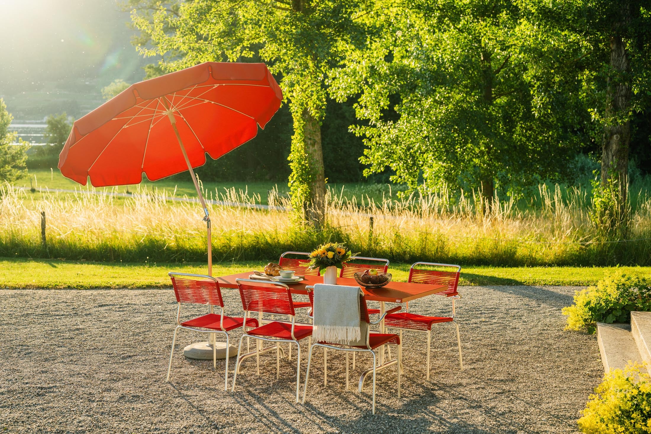 Säntis Spaghetti-Gartenstuhl ohne Armlehne in Rot / Feuerverzinkt präsentiert im Onlineshop von KAQTU Design AG. Gartenstuhl ist von Schaffner