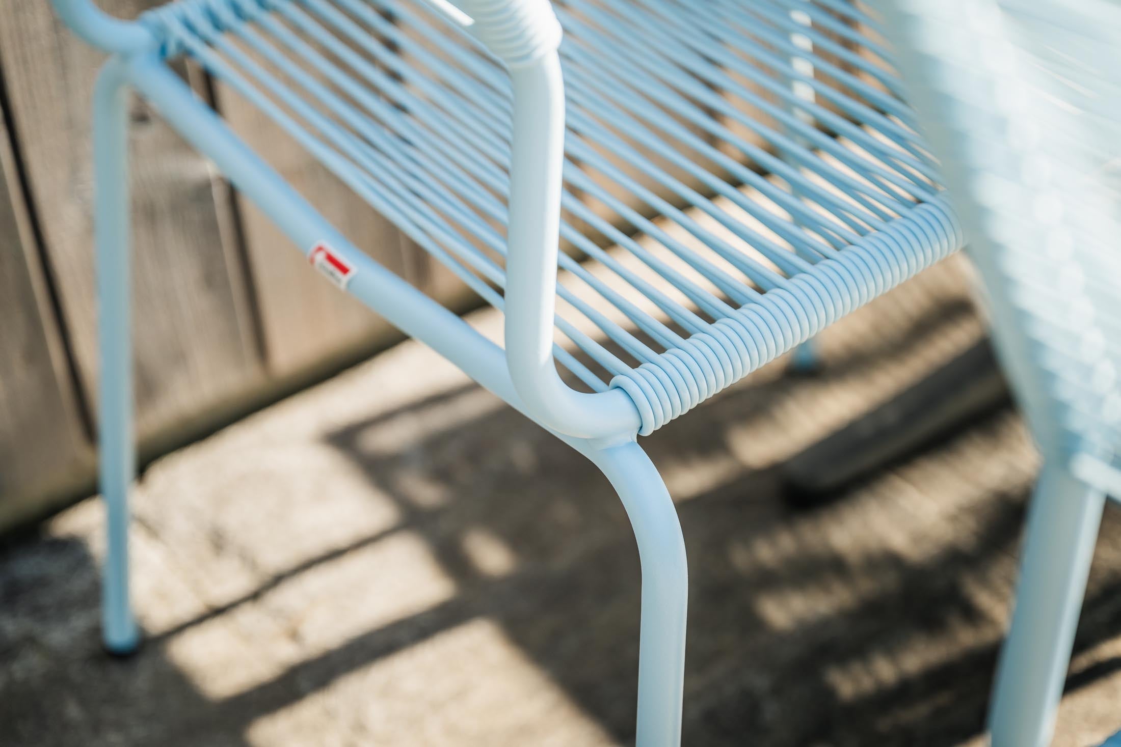 Stilvoller, wetterfester Säntis Spaghetti-Gartenstuhl ohne Armlehne von Schaffner, langlebig, umweltfreundlich, modern, perfekt für Terrasse und Garten.