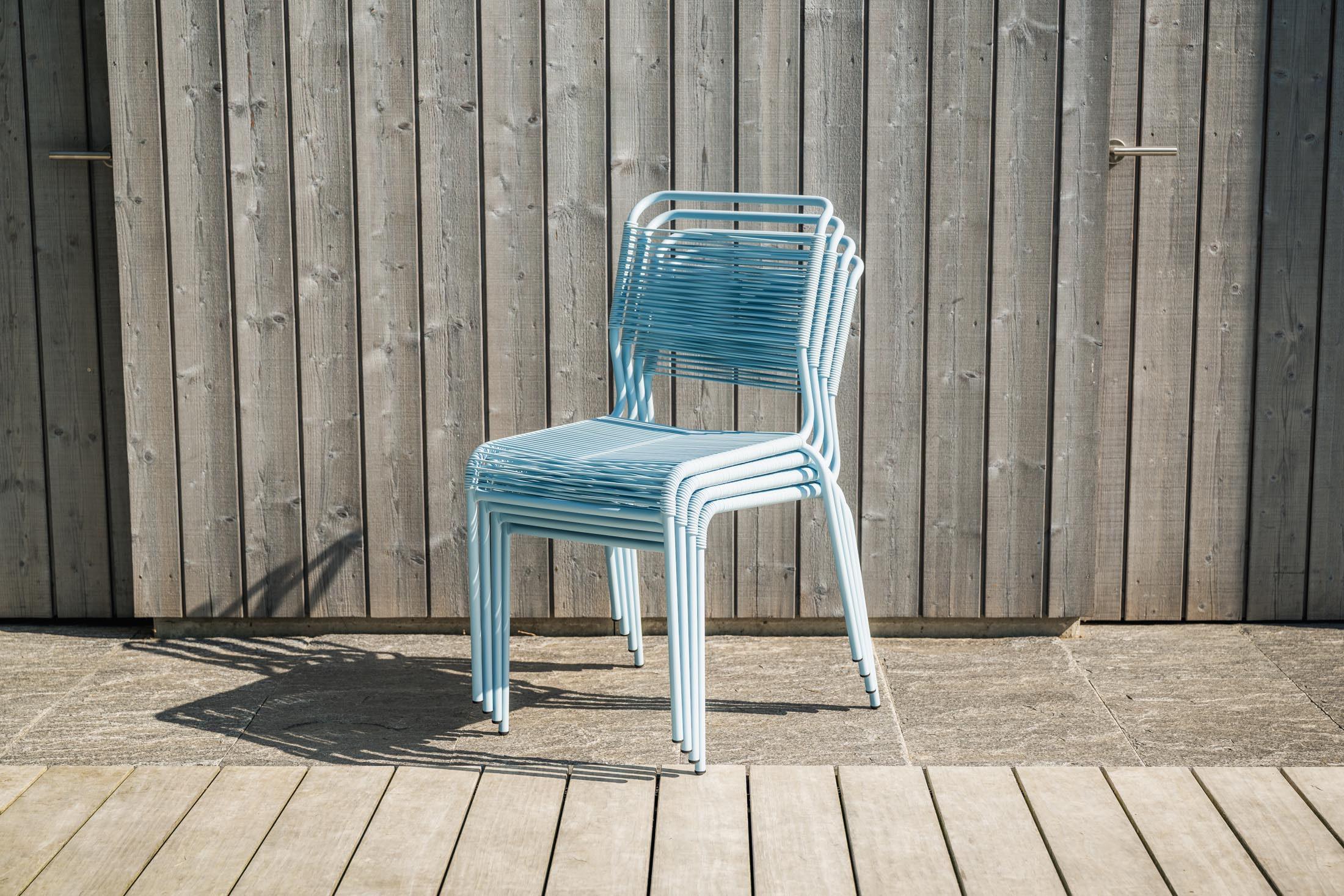 Stilvoller, wetterfester Säntis Spaghetti-Gartenstuhl ohne Armlehne von Schaffner, langlebig, umweltfreundlich, modern, perfekt für Terrasse und Garten.