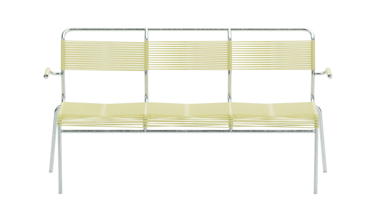 Säntis Spaghetti-3er-Gartenbank mit Armlehne in Buchsbaumgelb präsentiert im Onlineshop von KAQTU Design AG. Gartenbank ist von Schaffner