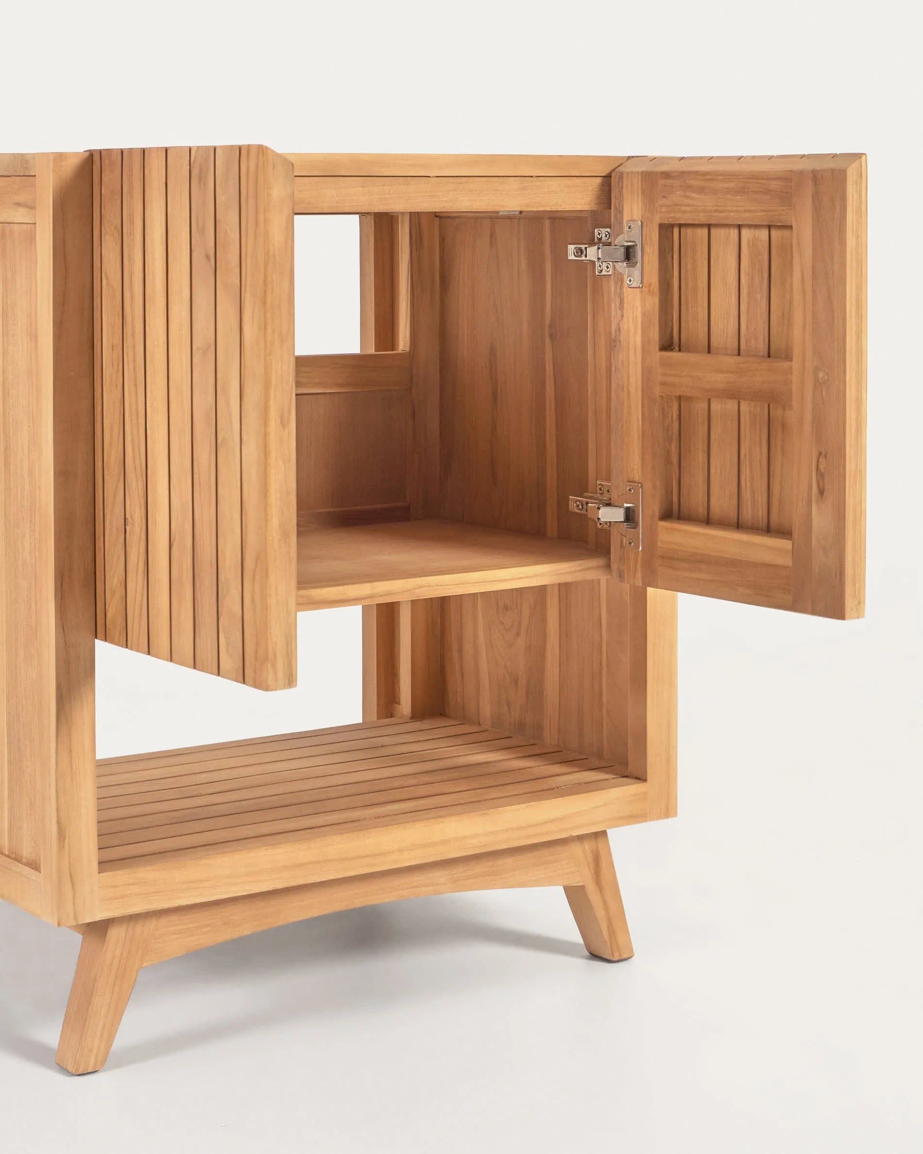 Der Kuveni Wandschrank aus massivem Teakholz vereint Eleganz und Funktionalität, ideal für stilvolle Badezimmer.