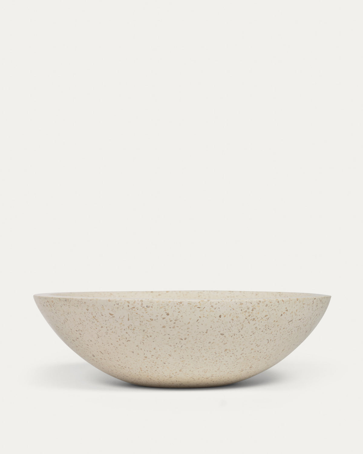 Delina Aufsatzwaschbecken aus Terrazo weiss Ø 40 cm in Weiss präsentiert im Onlineshop von KAQTU Design AG. Badezimmermöbel ist von Kave Home