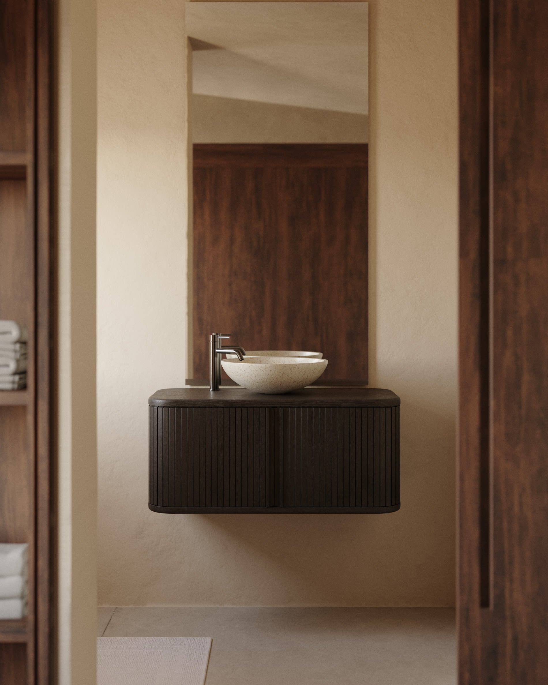 Elegantes Delina Waschbecken aus weißem Terrazzo, Ø 40 cm, von Kave Home. Ideal für moderne und stilvolle Badezimmer.