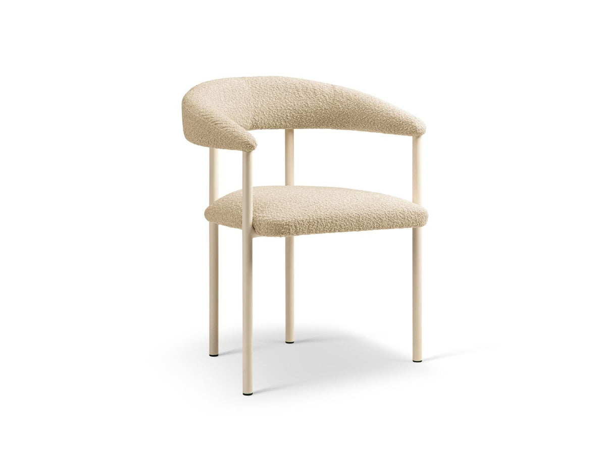 Zwei Bouclé-Stühle in Beige mit Buchenholzgestell, gepolstertem Sitz und Stahlbeinen, Serie Lea von Cosmopolitan Design, Sitzhöhe 46 cm.