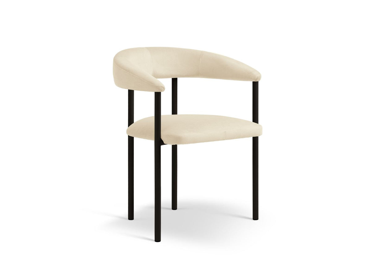 Zwei Lea Samt-Stühle von Cosmopolitan Design mit Buchenholzgestell, Stahlbeinen und Samtbezug in Ivory-Magic Velvet auf hellem Untergrund.