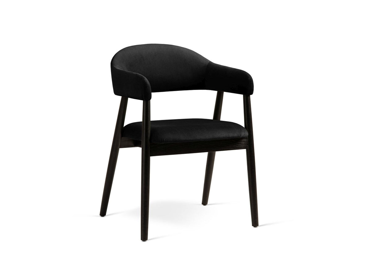 Zwei Samtstühle Adra von Cosmopolitan Design mit Buchenholzbeinen, gepolsterter Sitzfläche und Rückenlehne in Veloursstrick-Optik.