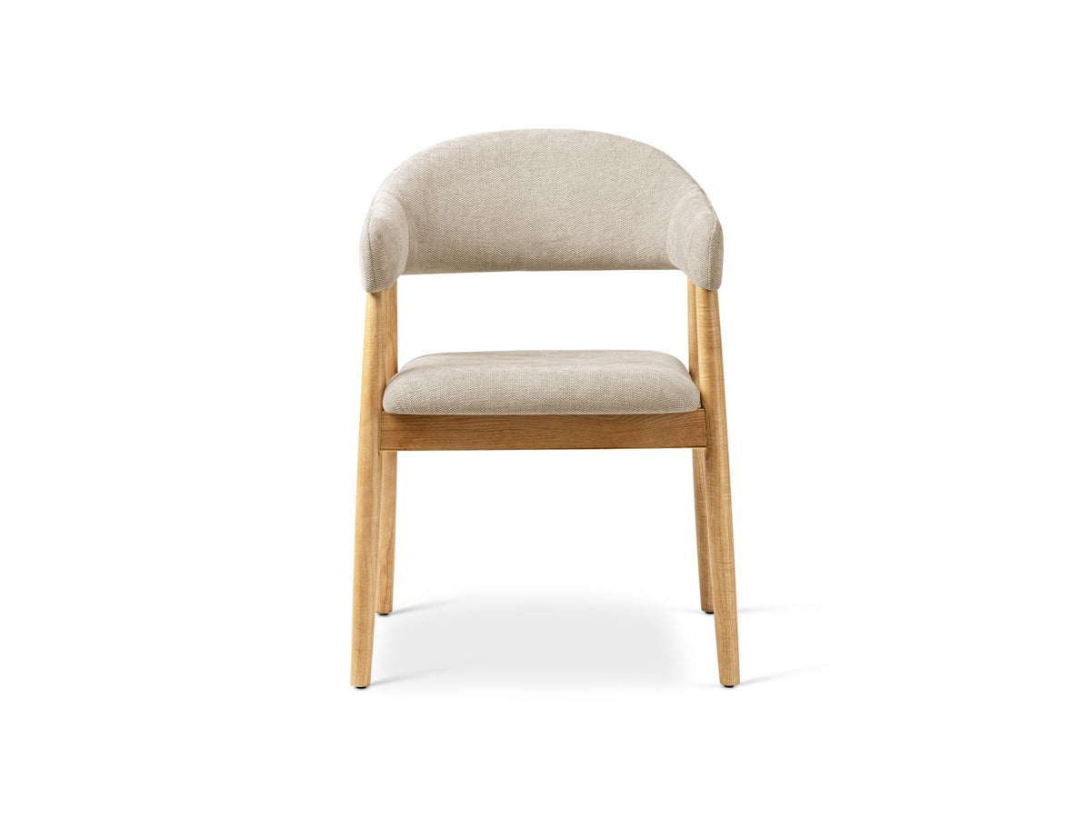 Zwei Esszimmerstühle Adra mit Buchenholzbeinen und Sitzfläche aus Chenille-Stoff Rebel in Beige, moderne Karostruktur mit Flor.