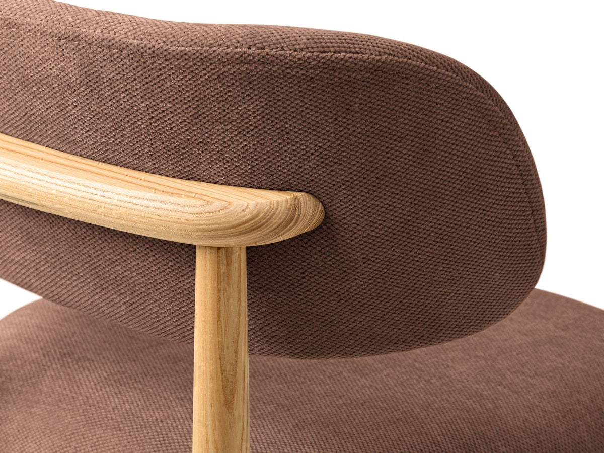 Zwei Stühle Evan mit Gestell aus Buchenholz und Sitzpolster in Chenille-Stoff Rebel, Farbe Beige, montierte Holzbeine, moderne Form.