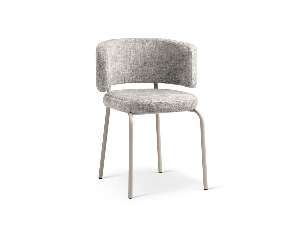 Zwei Stühle mit Buchenholz-Gestell, Stahlbeinen und grünem Chenille-Bezug Perfect Harmony, gepolsterte Sitzfläche und Rückenlehne.