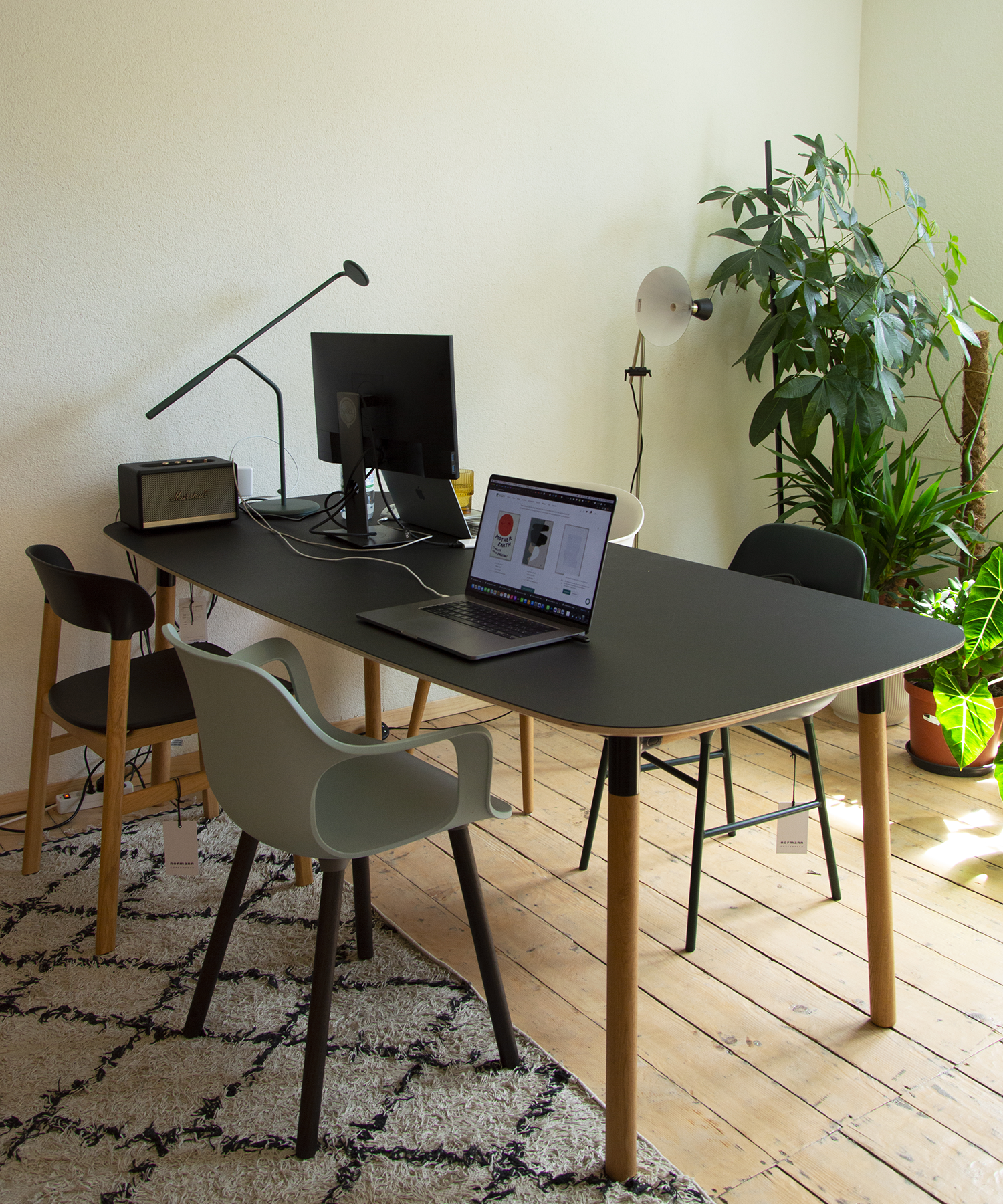 Esszimmer-Tisch als Bürotisch für Co-Working