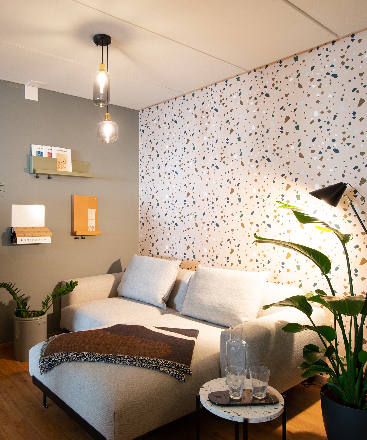 Amp Leuchten von Normann Copenhagen, In Situ Sofa von Muuto und weitere Artikel von skandinavischen Herstellern