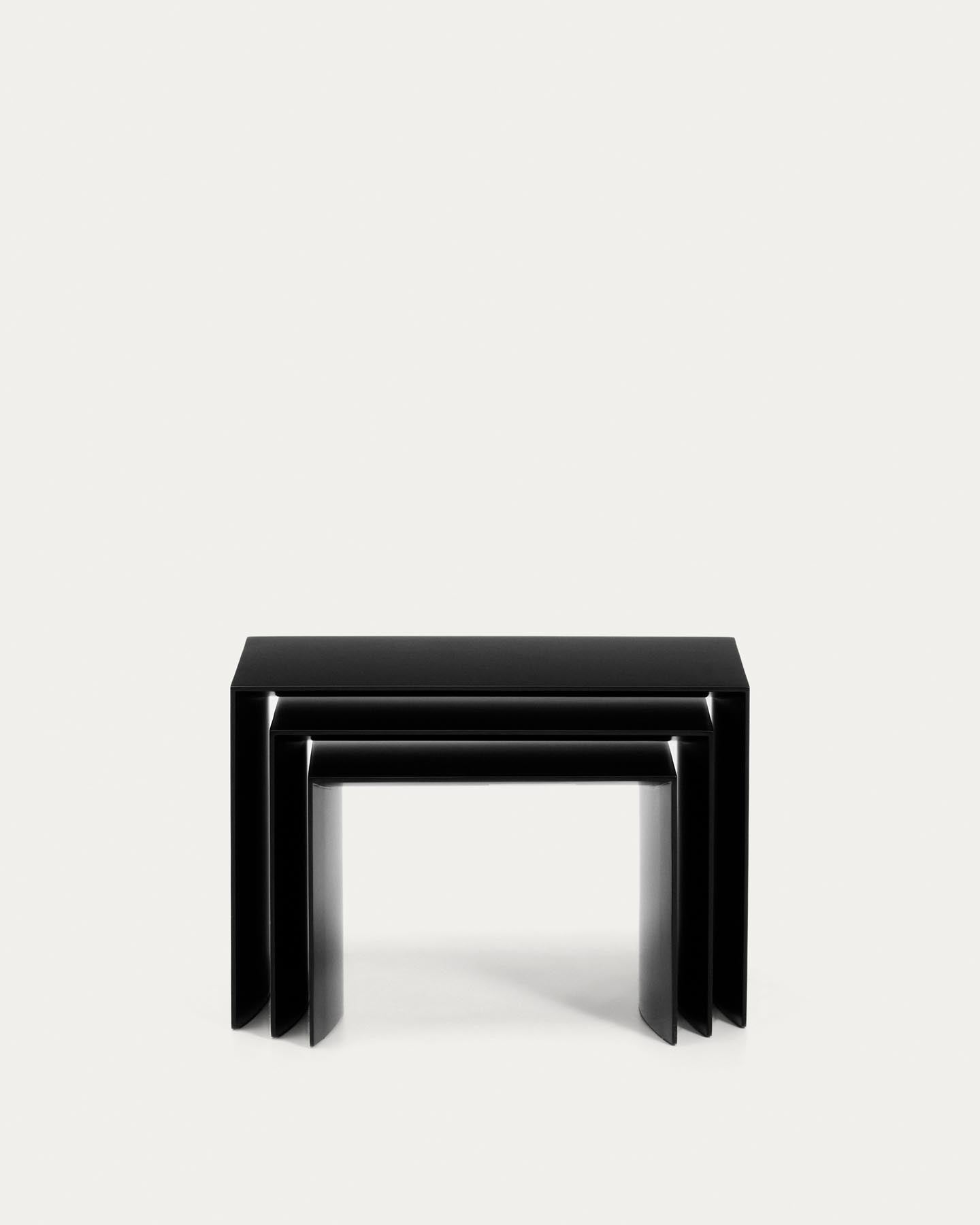 Set Litto aus 3 Nesttischen aus schwarz lackiertem MDF 60 x 40 / 51 x 36 / 42 x 31 cm in Schwarz präsentiert im Onlineshop von KAQTU Design AG. Couchtisch ist von Kave Home