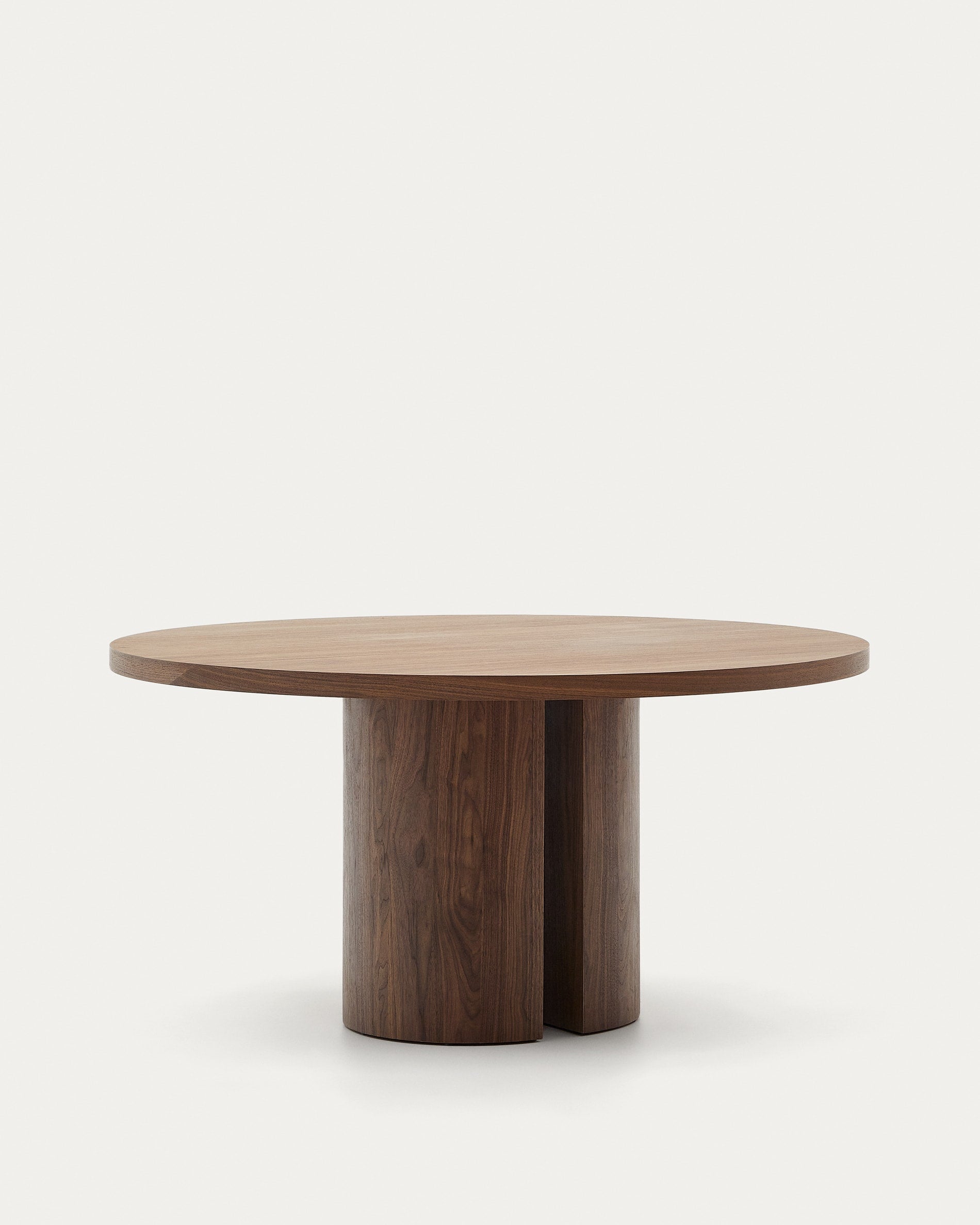 Nealy round table made of walnut veneer with a dark finish, Ø 150 cm