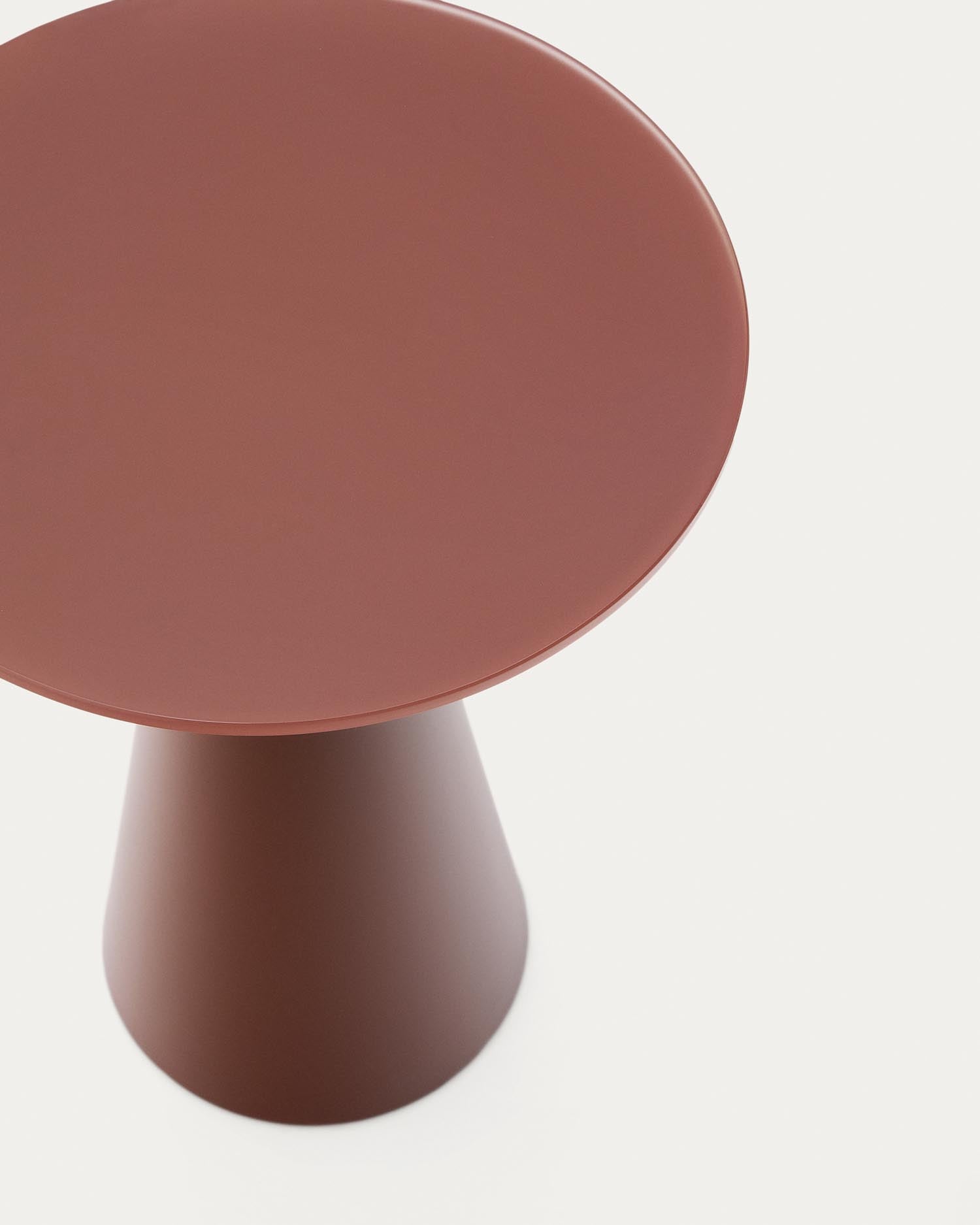 Wilshire Beistelltisch aus gehärtetem Milchglas und Stahl matt terracottafarben lackiert Ø35 cm in Terrakotta präsentiert im Onlineshop von KAQTU Design AG. Beistelltisch ist von Kave Home