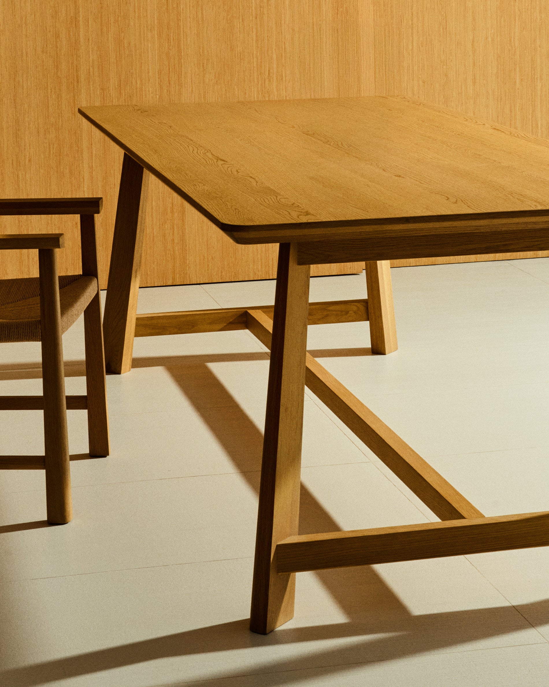 Tisch Idun aus furniertem und massivem Eichenholz mit Finish in natürlichem Farbton FSC Mix Credit 220 x 100 cm in Natur präsentiert im Onlineshop von KAQTU Design AG. Esstisch ist von Kave Home