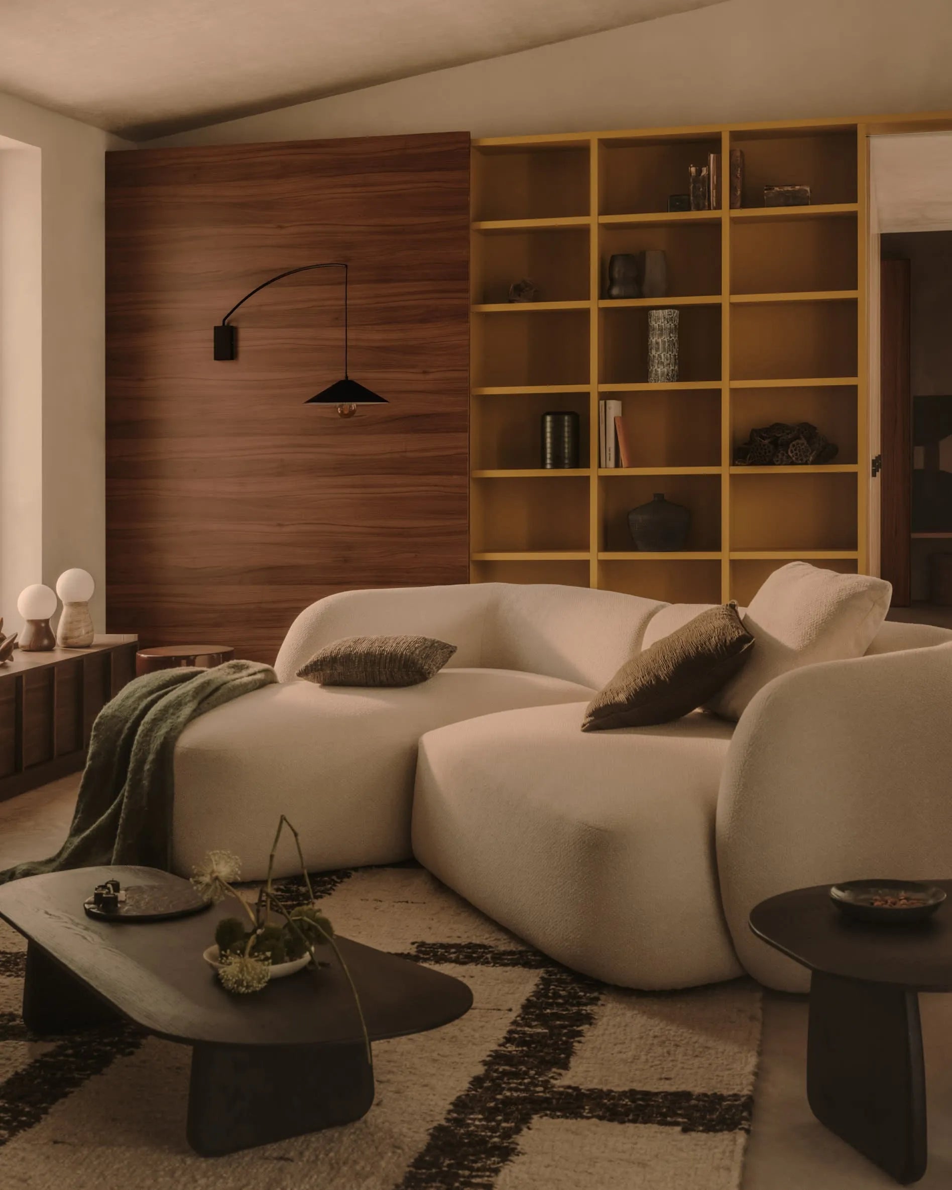Eleganter Couchtisch aus massiver Eiche mit schwarzem Finish, FSC-zertifiziert, 146 x 56,5 cm, ideal für stilvolle Wohnräume.