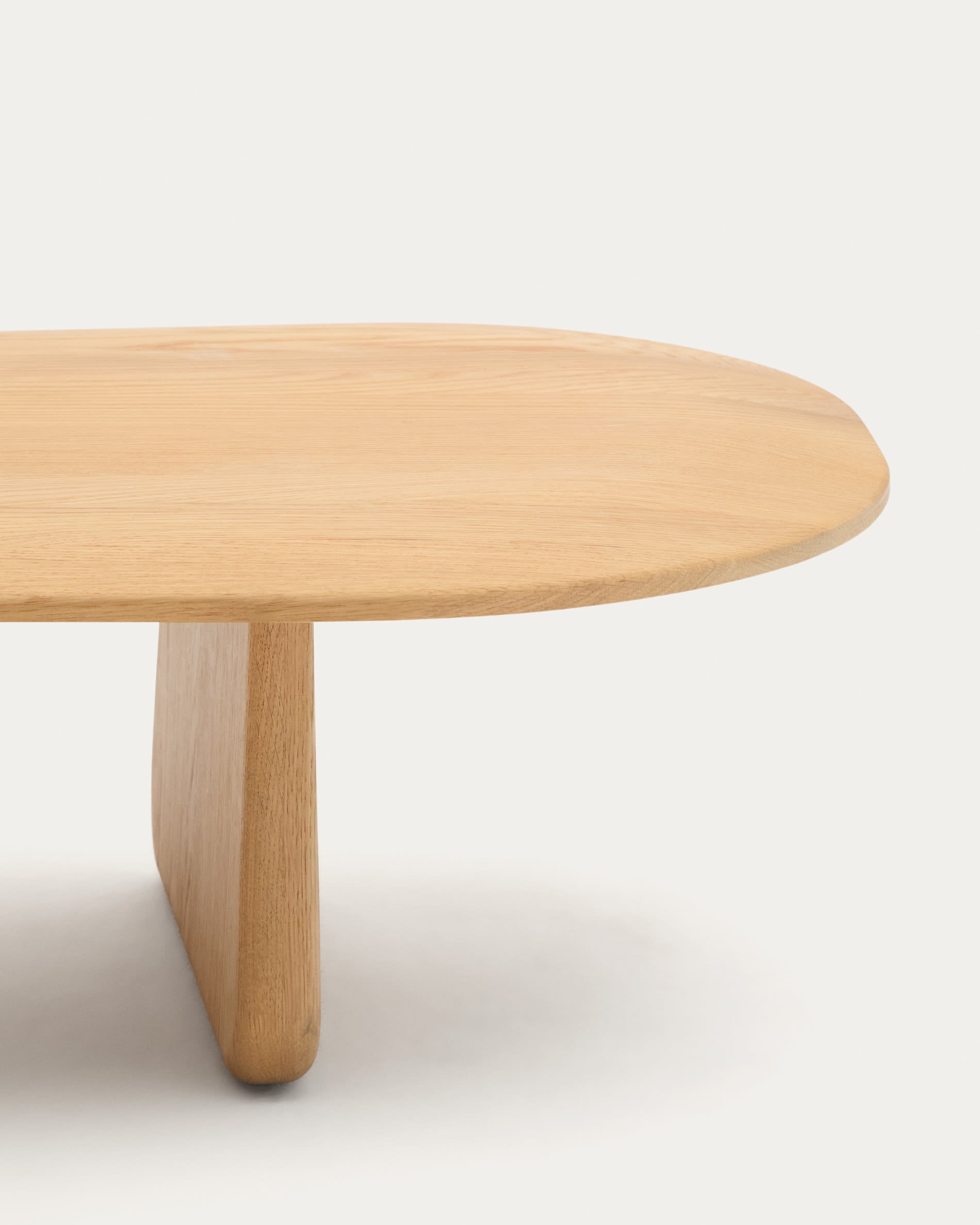 Eleganter Couchtisch aus massiver Eiche, FSC-zertifiziert, 146 x 56,5 cm, mit natürlichem Finish, nachhaltig und modern.