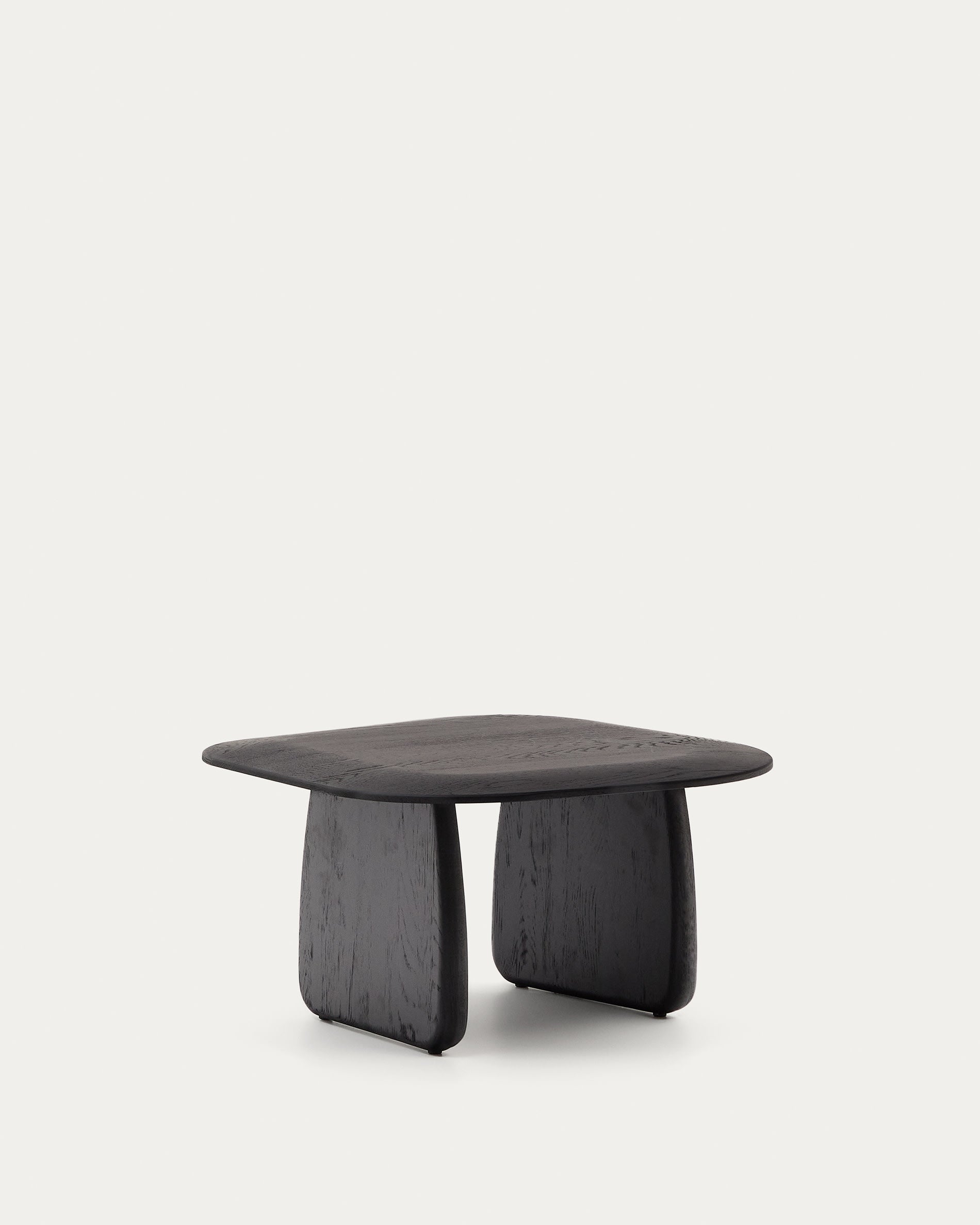 Moderner Beistelltisch aus FSC-zertifizierter massiver Eiche, schwarzes Finish, 70,6 x 70 cm, von Kave Home, stilvoll und umweltfreundlich.