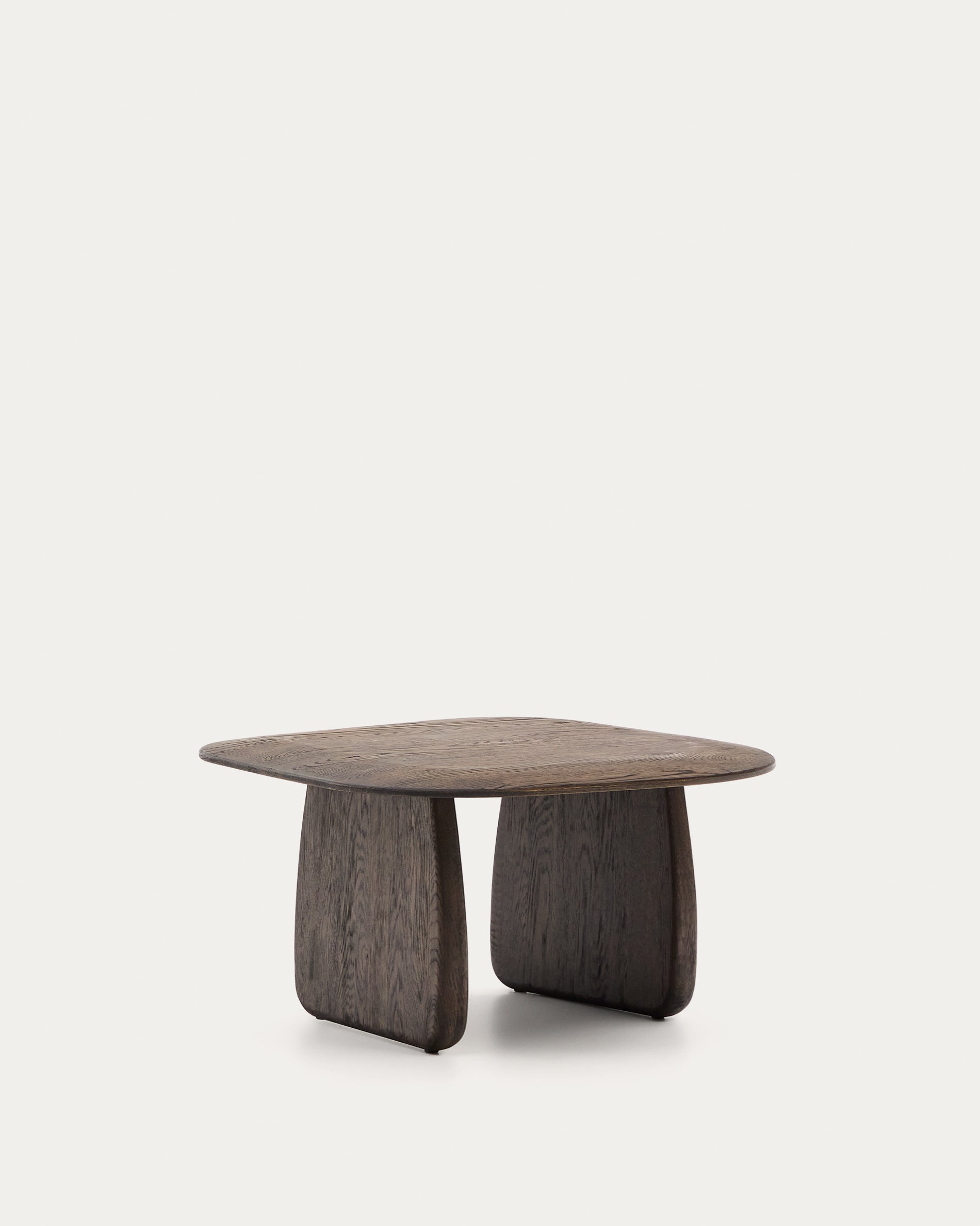 Eleganter Beistelltisch Pirita aus massiver Eiche mit dunklem Finish, 70,6 x 70 cm, FSC-zertifiziert, von Kave Home.