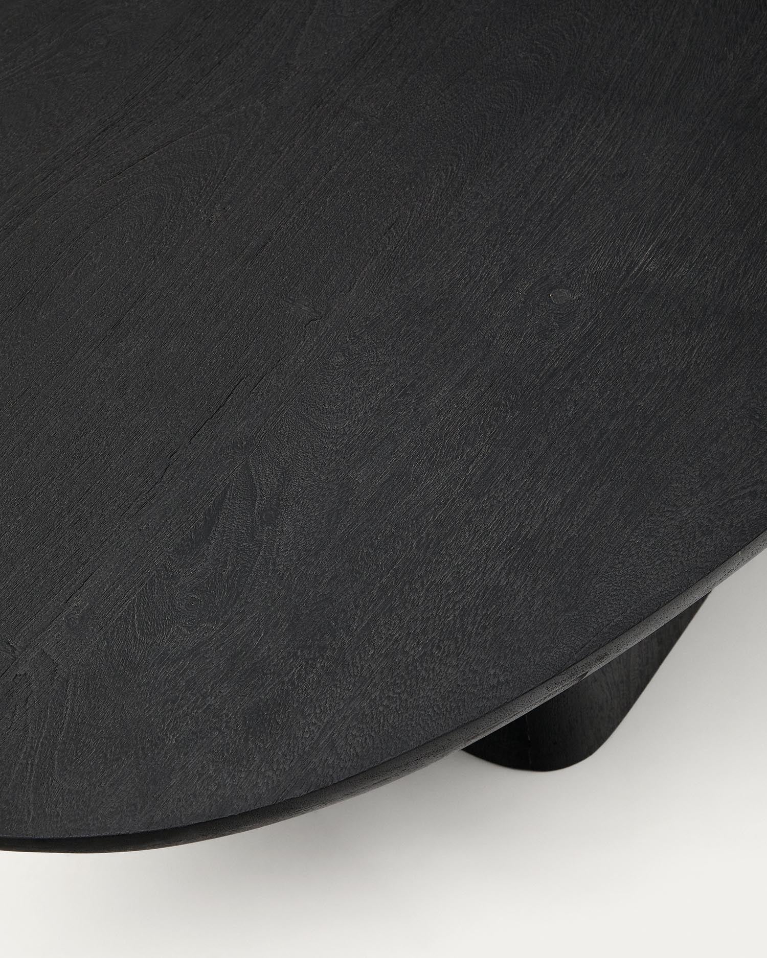 Couchtisch Ovak aus massivem Akazienholz mit schwarzem Finish, FSC 100%, 140 x 70 cm in Schwarz präsentiert im Onlineshop von KAQTU Design AG. Beistelltisch ist von Kave Home