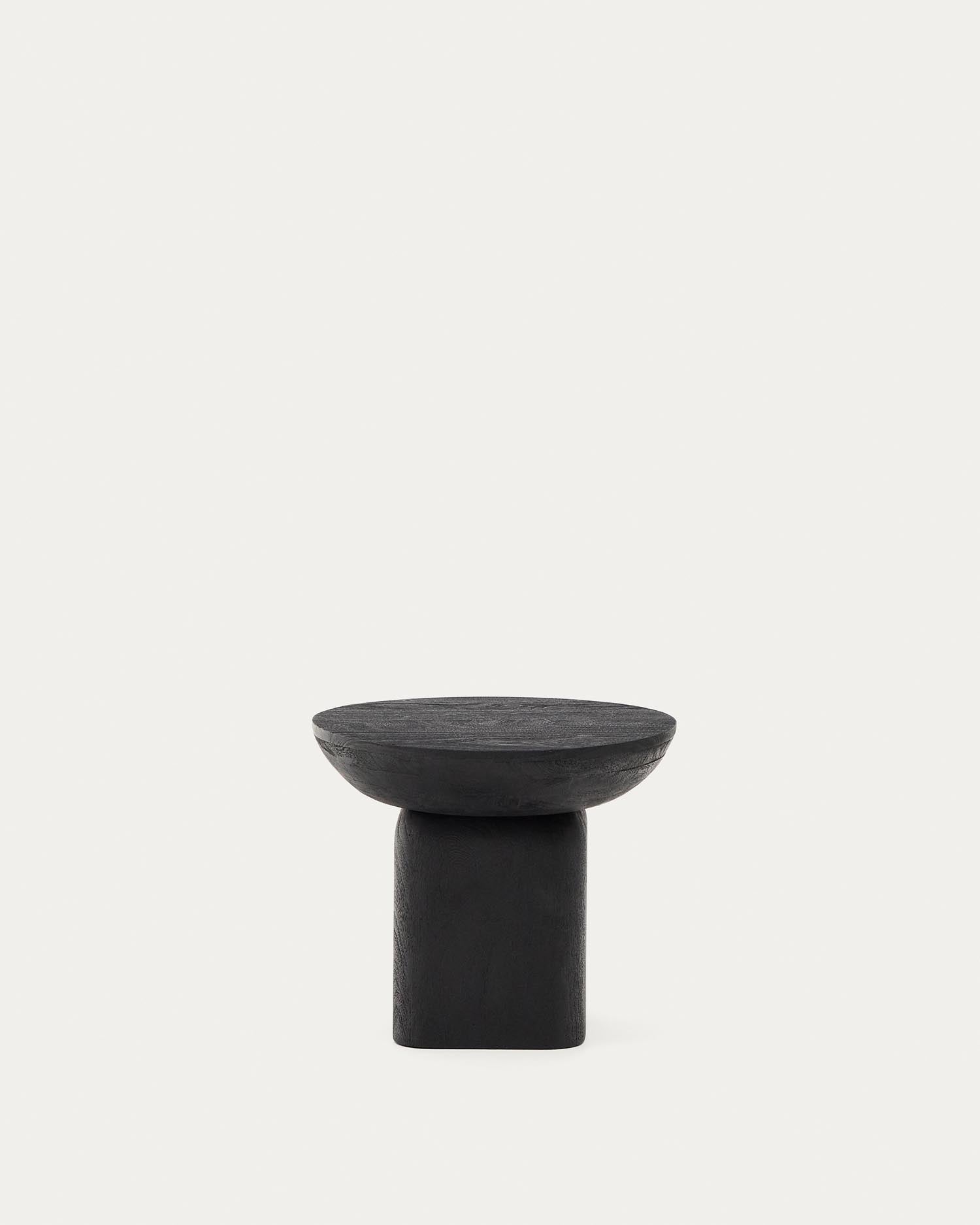 Beistelltisch Ovak aus massivem Akazienholz mit schwarzem Finish, FSC 100%, Ø50 cm in Schwarz präsentiert im Onlineshop von KAQTU Design AG. Beistelltisch ist von Kave Home
