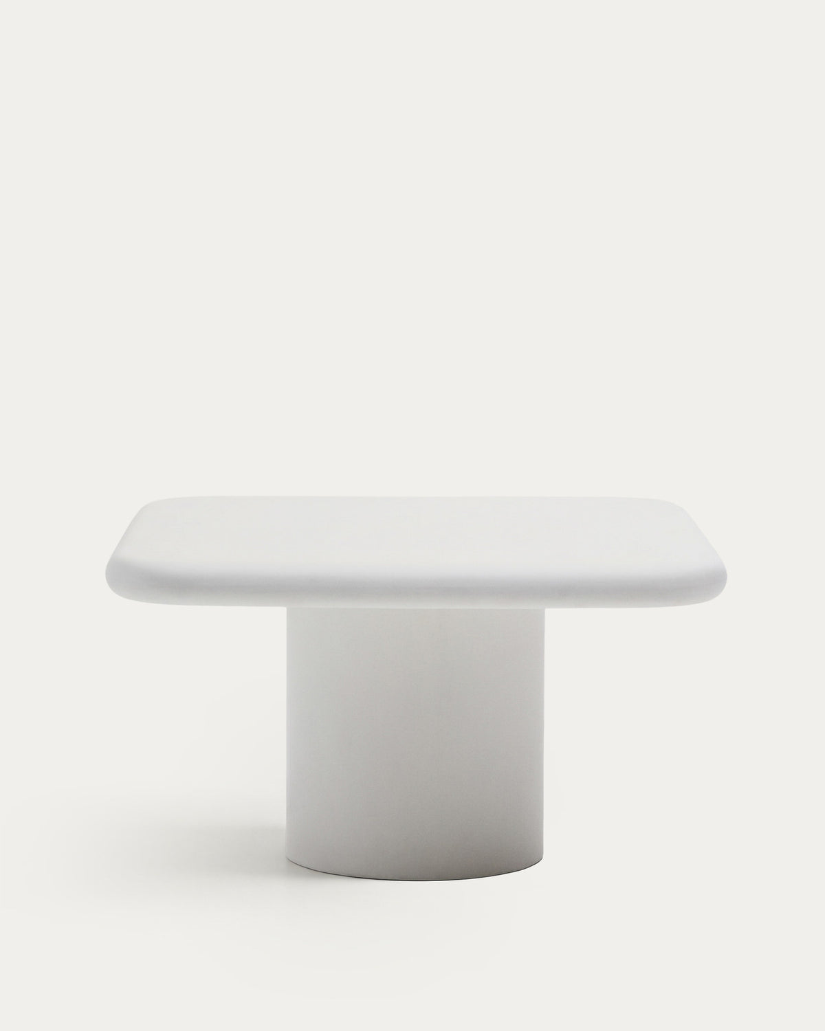 Tisch Addaia aus weissem Zement 135 x 135 cm in Weiss präsentiert im Onlineshop von KAQTU Design AG. Gartentisch ist von Kave Home